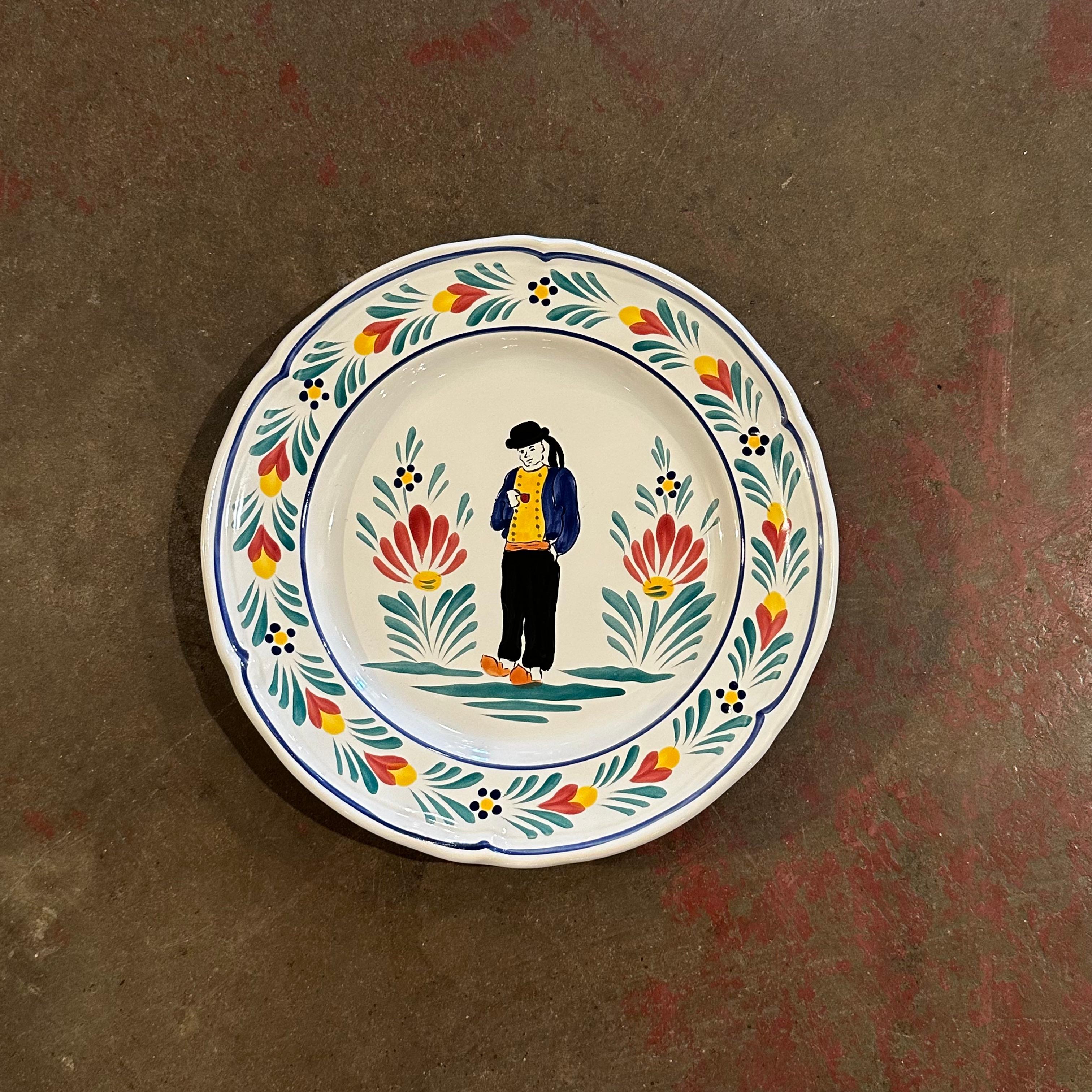 Faience Mid-Century French Hand Painted Quimper Plates Stamped Pornic, Set of 4 For Sale