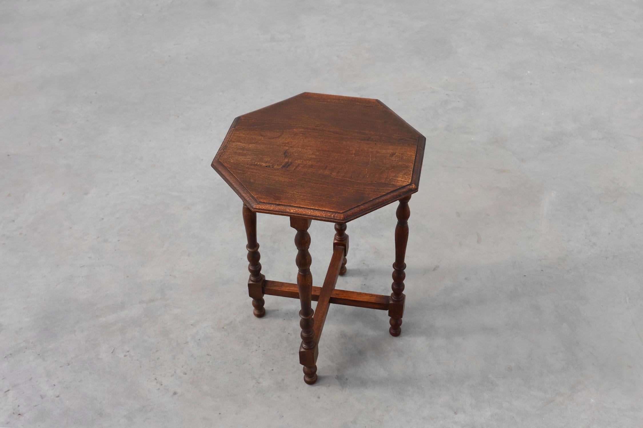 Mid-Century Modern Mid-century French hexagonal turned legs oak side table, France 1940s For Sale