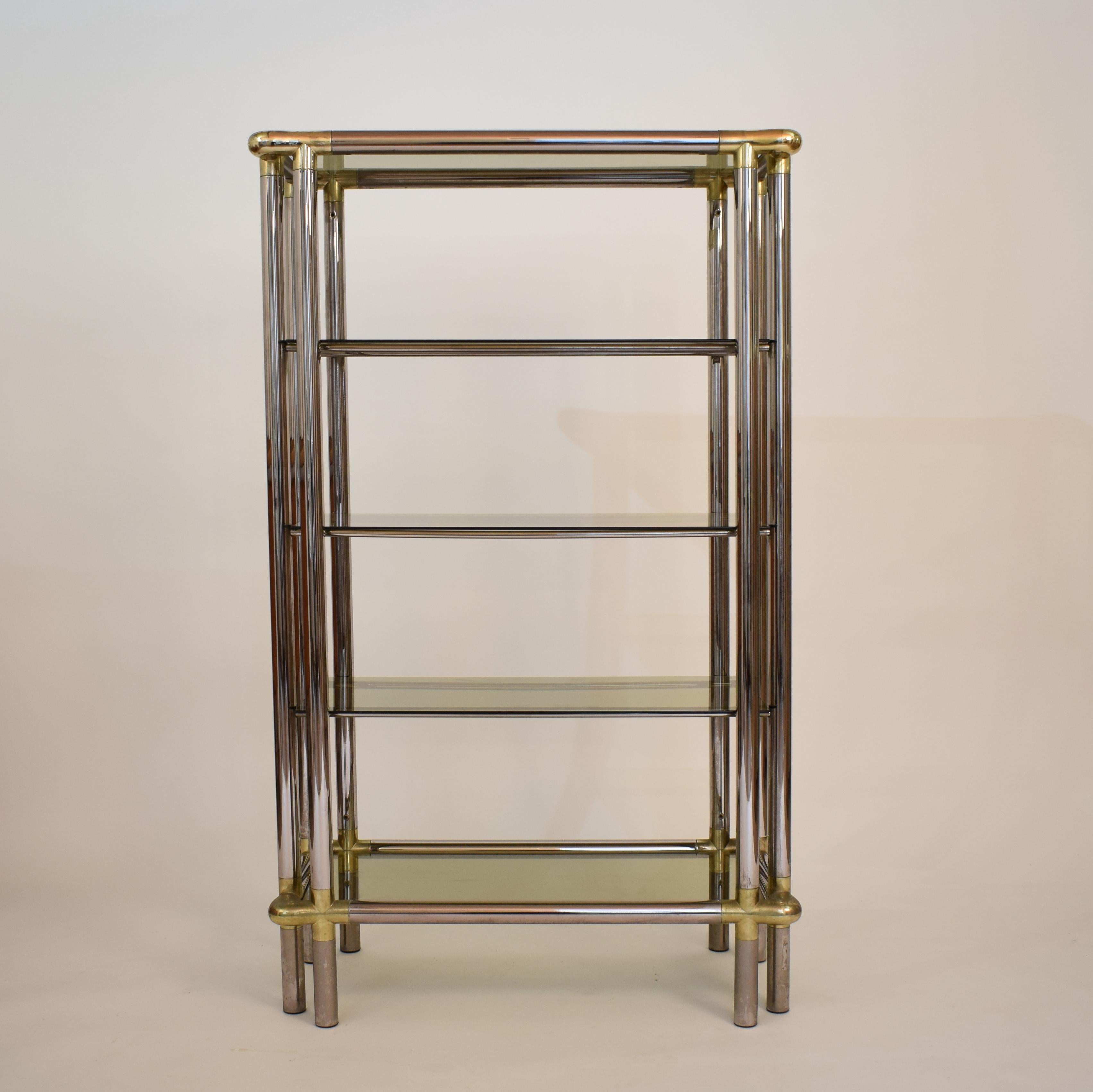 This beautiful Mid-Century Hollywood Regency display glass shelf was made in France in the 1970s.
It is made in high quality. The étagère with the chrome tubes and brass corners are fitting elegant together.
A wonderful piece of furniture for a