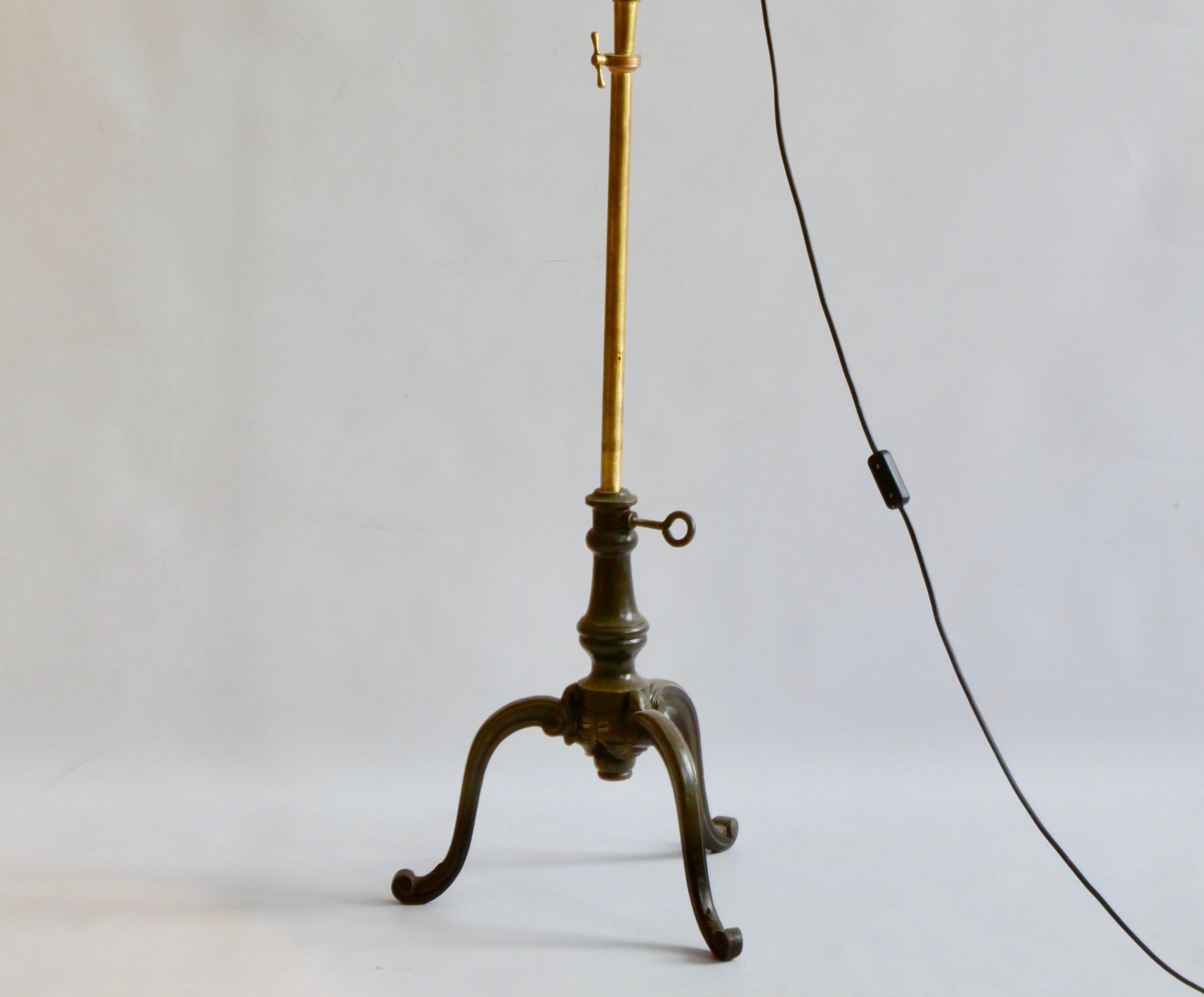 Midcentury French Industrial Freestanding Light In Good Condition For Sale In London, Park Royal
