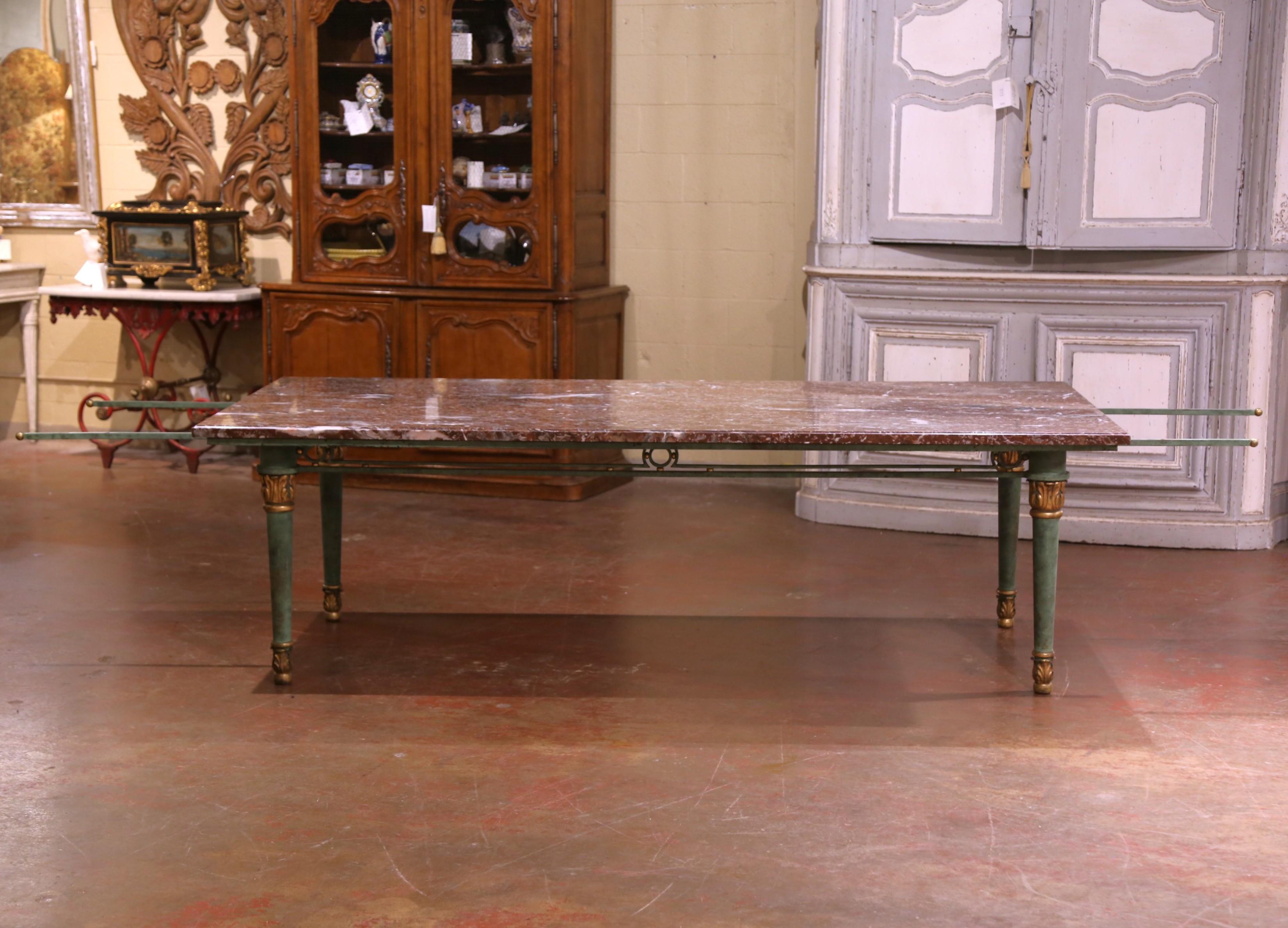 Table de conférence française du milieu du siècle dernier en fer et marbre avec supports à feuilles en vente 4