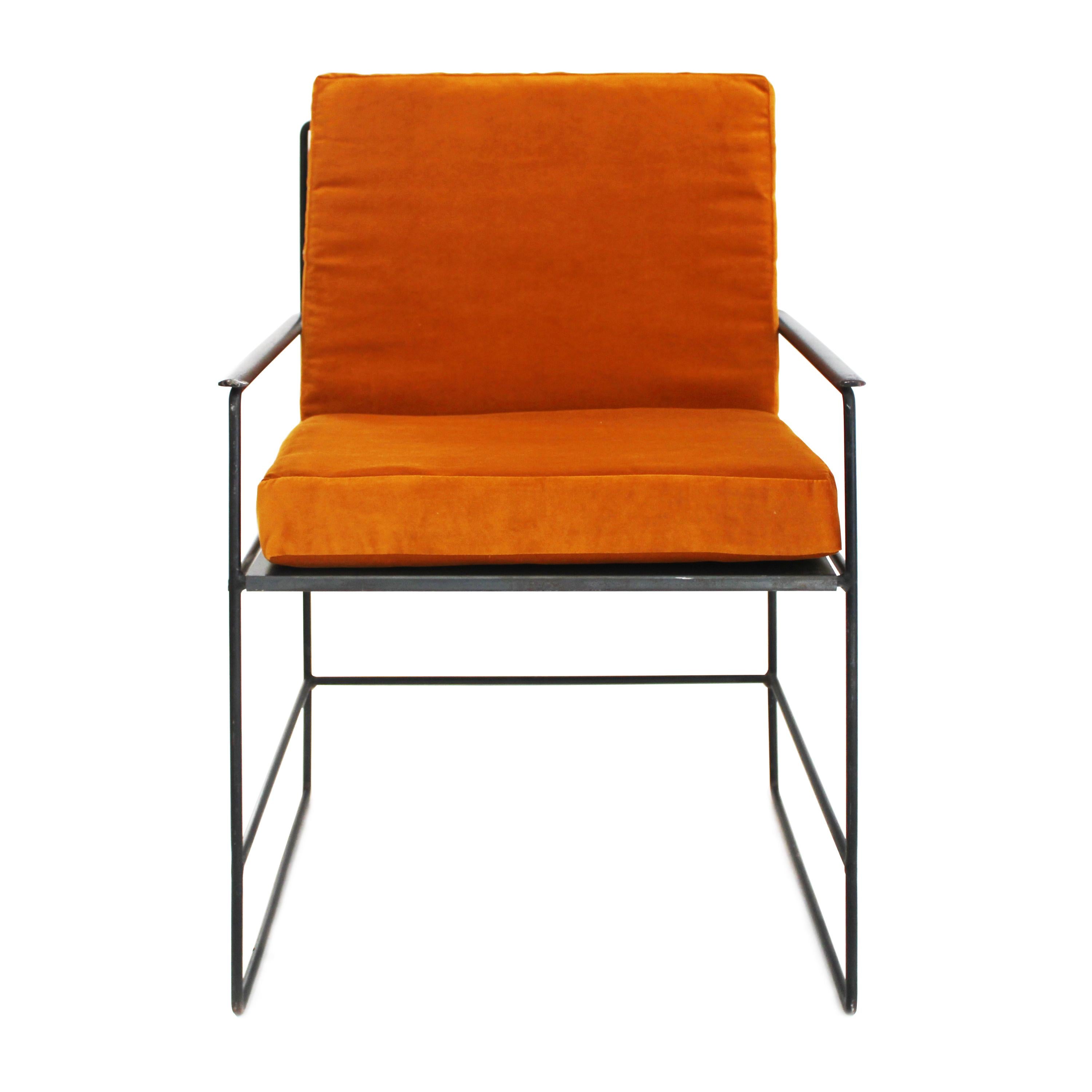 Mid-Century moderno Coppia di poltrone da salotto francesi di metà secolo in ferro e velluto, Francia, anni '70 in vendita