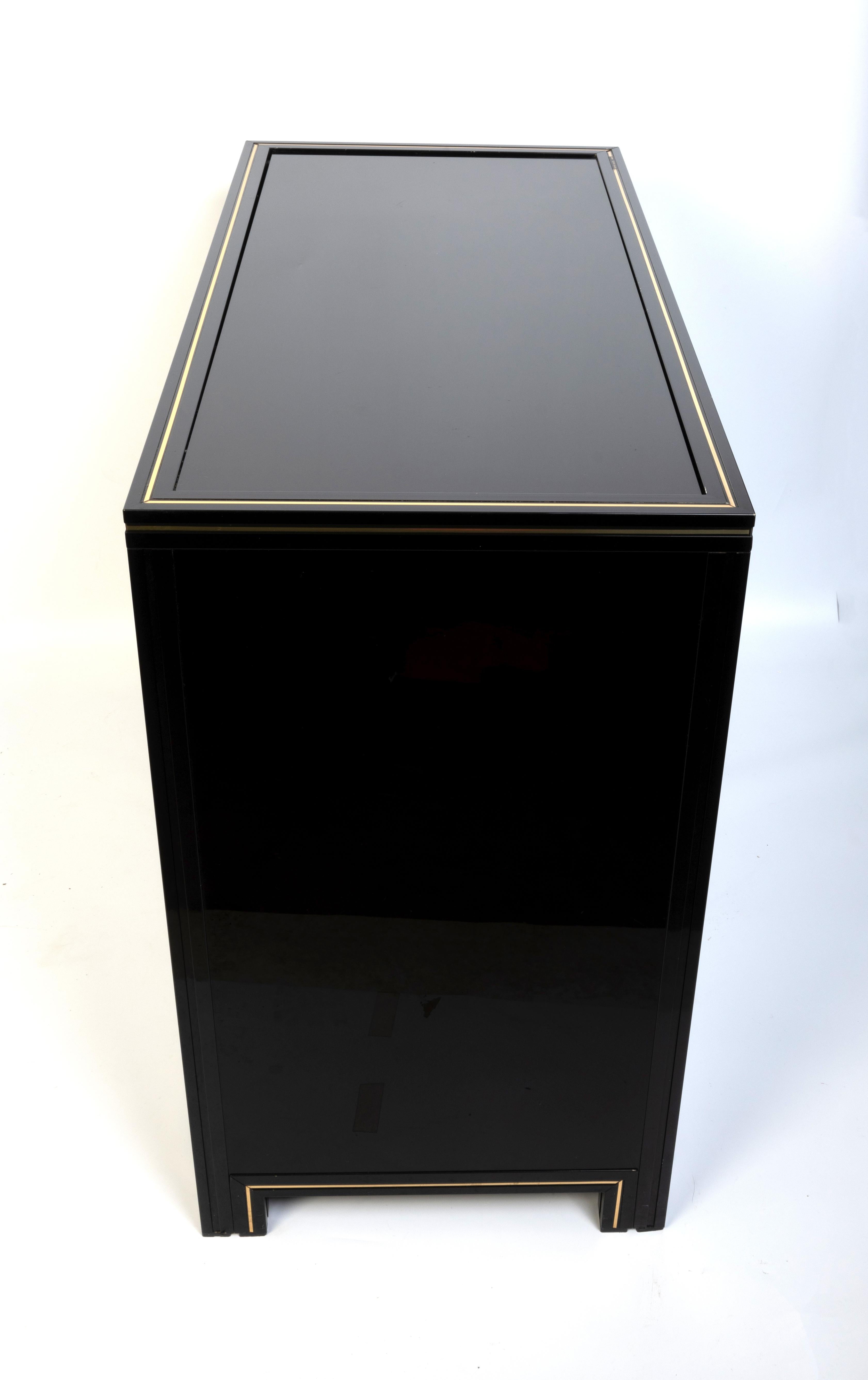 Credenza francese laccata del metà secolo Pierre Vandel Paris C.C. in vendita 3