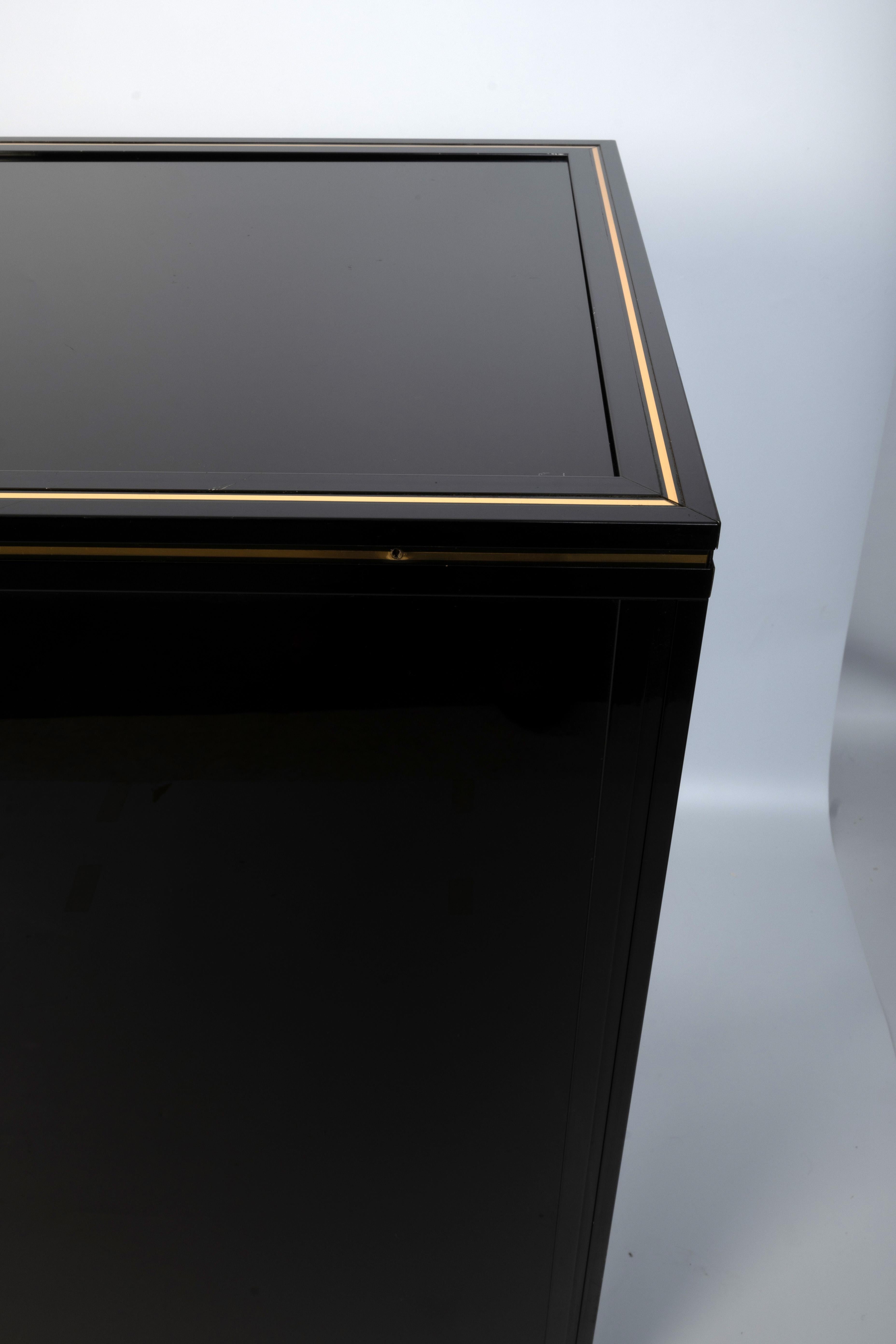 Credenza francese laccata del metà secolo Pierre Vandel Paris C.C. in vendita 4