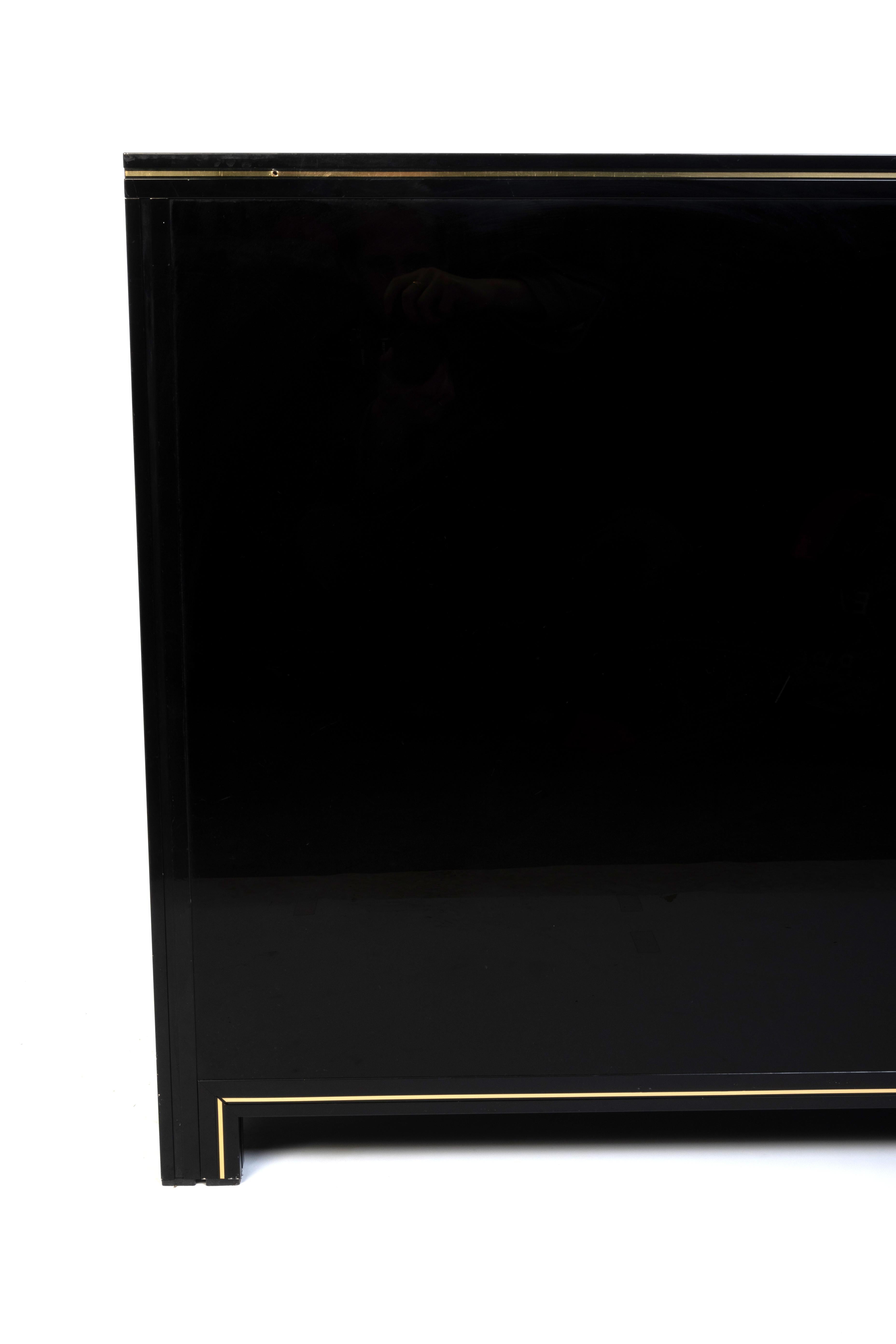 Credenza francese laccata del metà secolo Pierre Vandel Paris C.C. in vendita 5