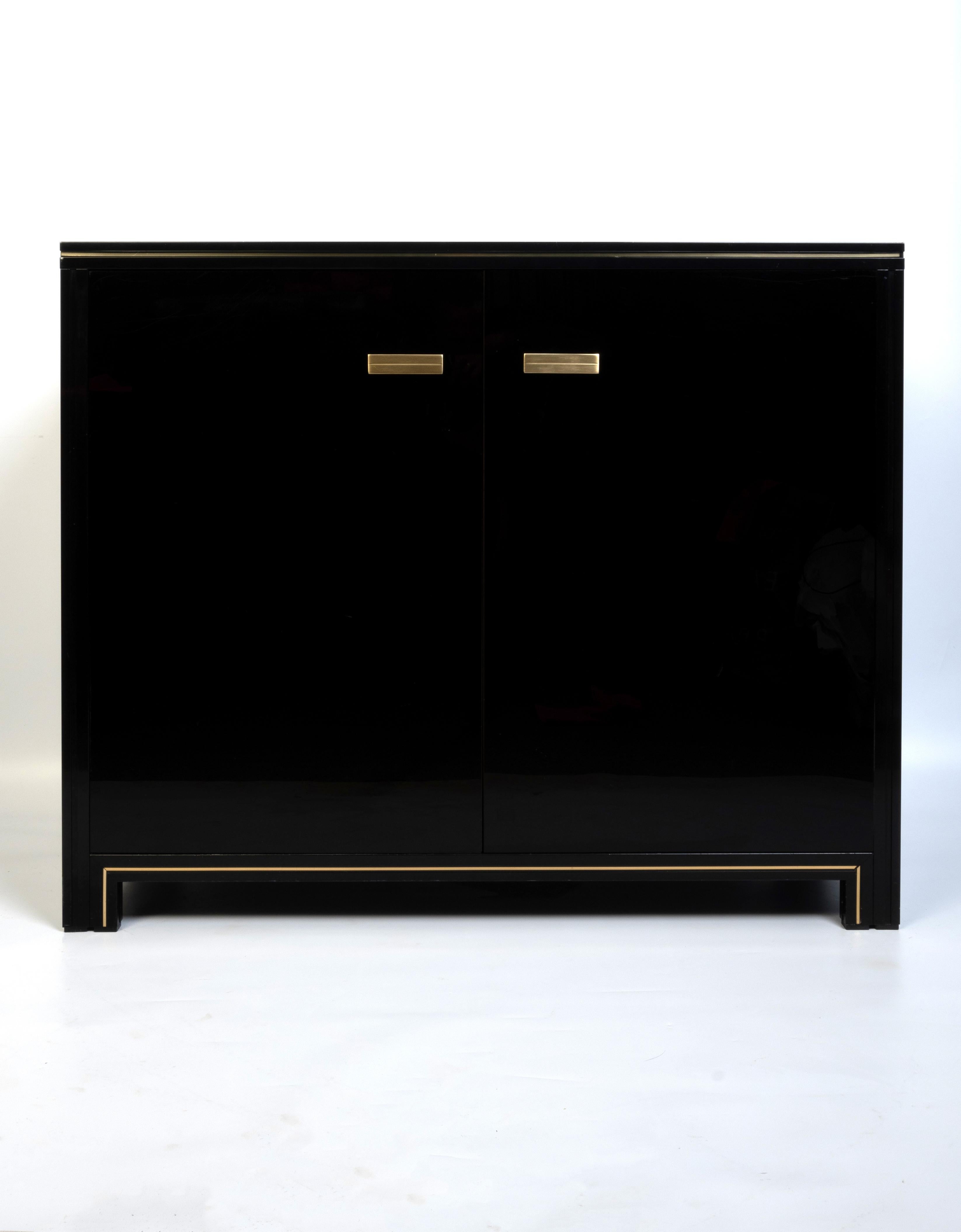 Mid-Century moderno Credenza francese laccata del metà secolo Pierre Vandel Paris C.C. in vendita