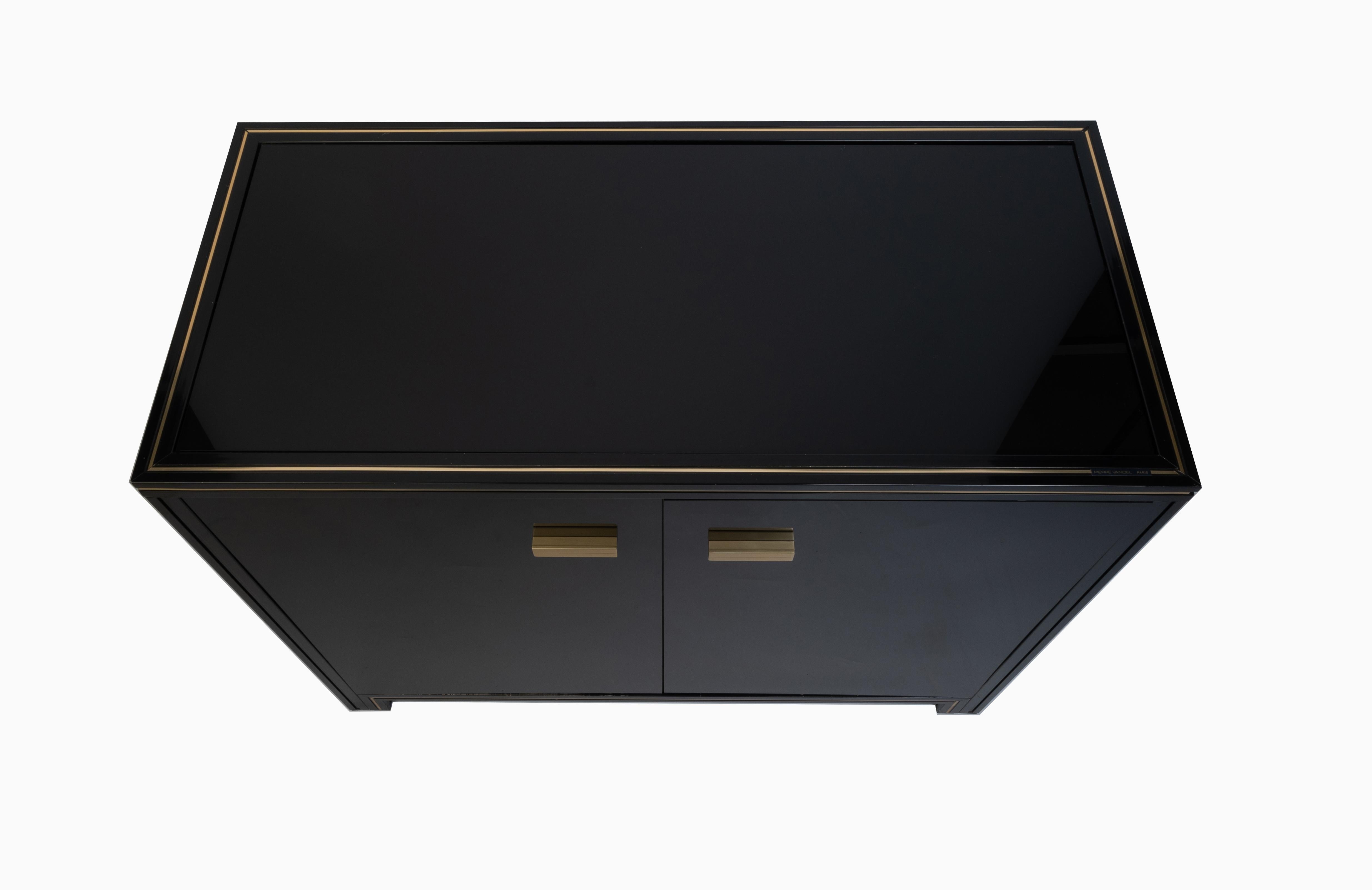 Alluminio Credenza francese laccata del metà secolo Pierre Vandel Paris C.C. in vendita