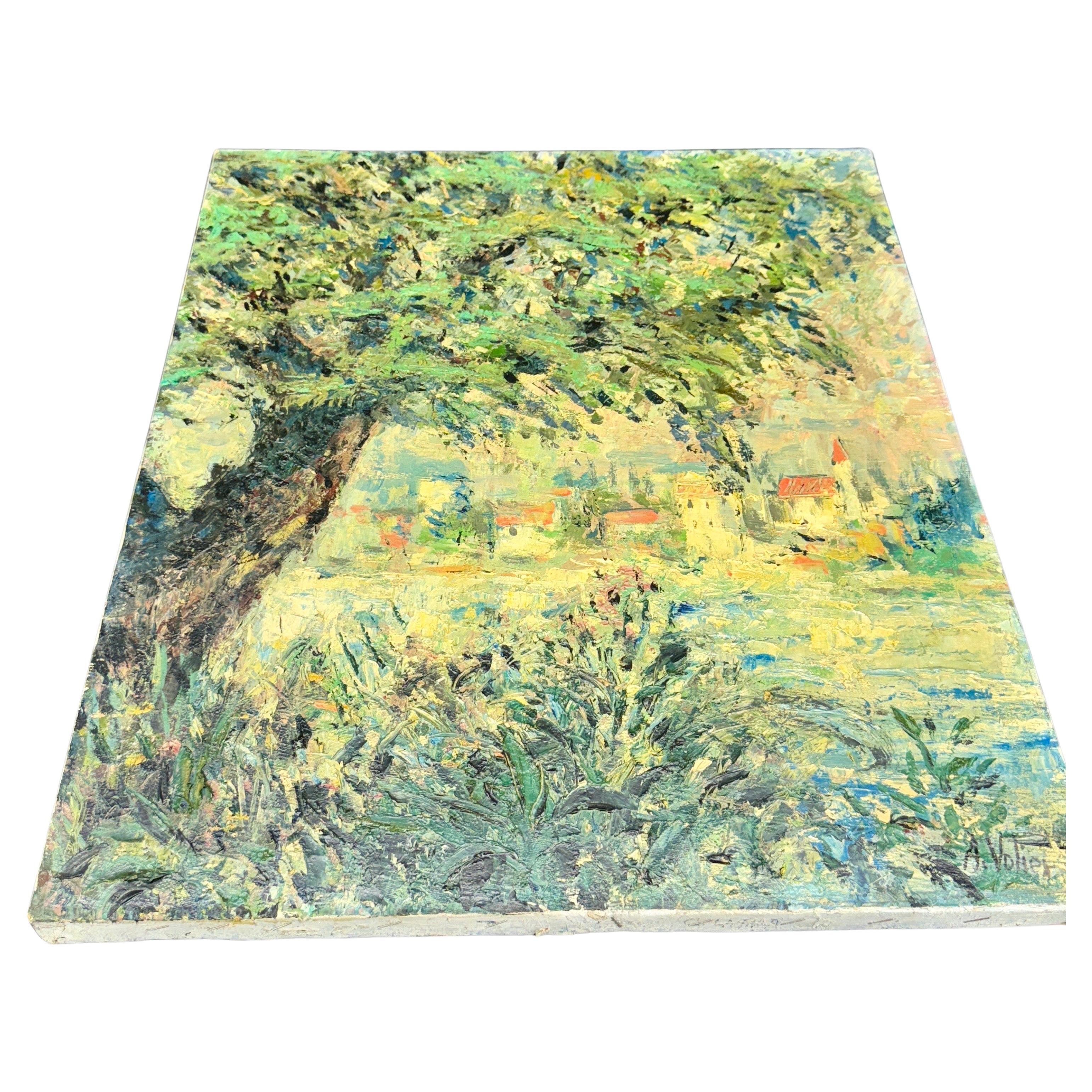 Dipinto a olio su tela di una scena di paesaggio francese di metà secolo, firmato, circa 1950-1960.  Una rappresentazione molto realistica di un villaggio francese. Questo dipinto a olio del XX secolo presenta una scena serena con case e alberi in