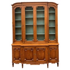 Armoire française du milieu du siècle en bois fruitier sculpté à grande échelle par Auffray & Co. 