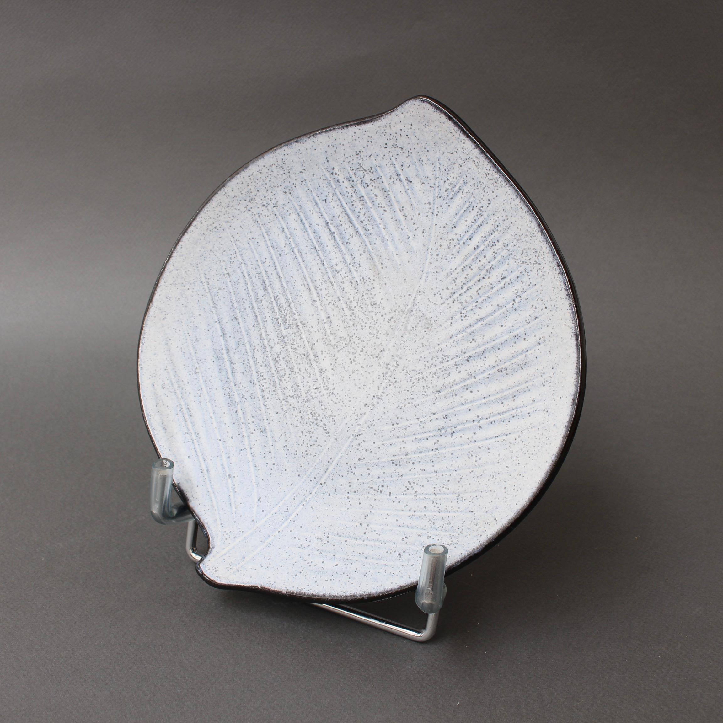 Vintage French leaf-shaped ceramic dish by Marcel Guillot, (circa 1960s). An impressive, modern dish with speckled, matte, off-white interior surface and leaf motif with slightly raised tactile lines such as leaf veins. In contrast, the bottom