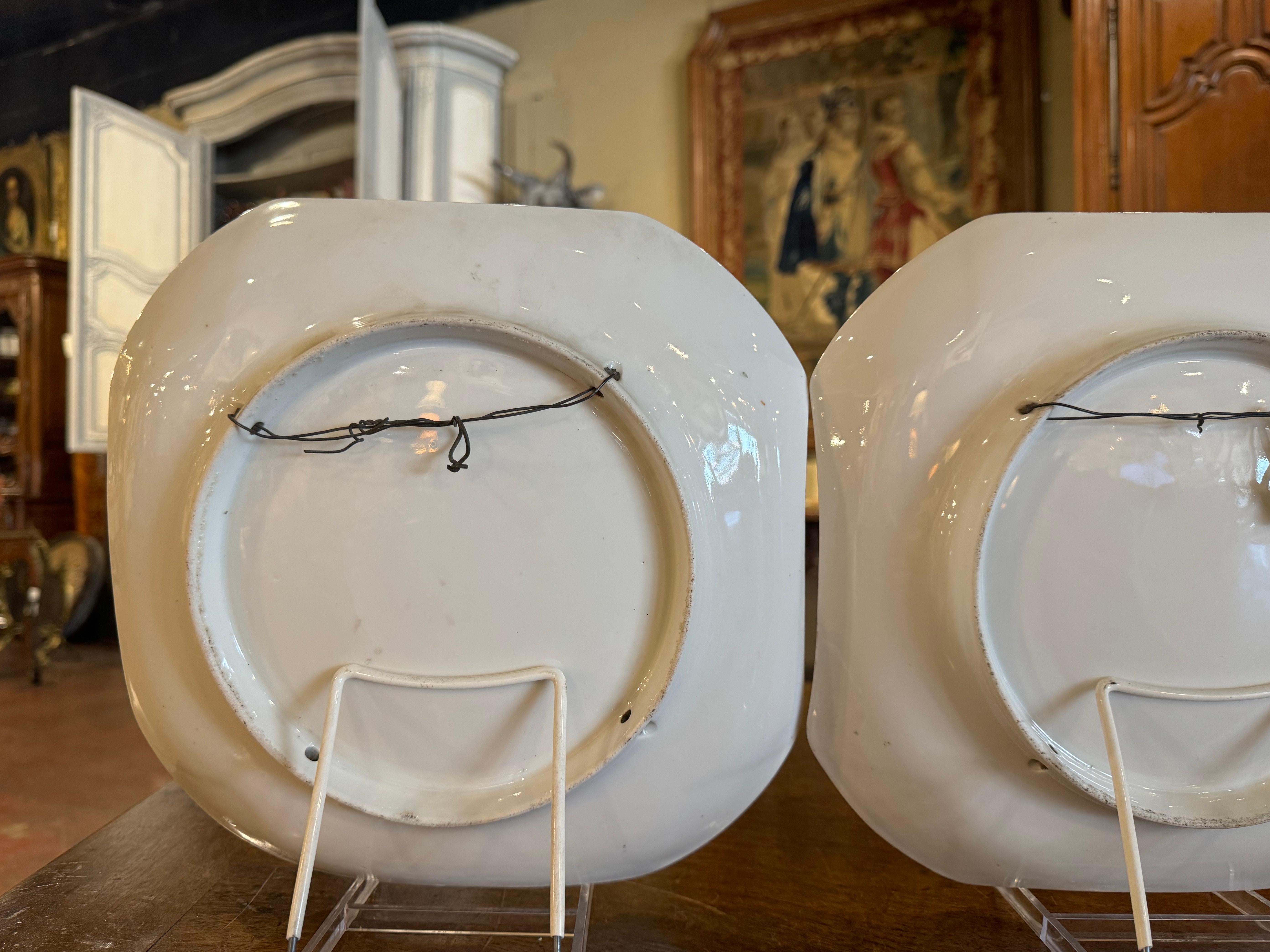 Plateaux muraux français du milieu du siècle en porcelaine peinte de Limoges, lot de 3 en vente 3