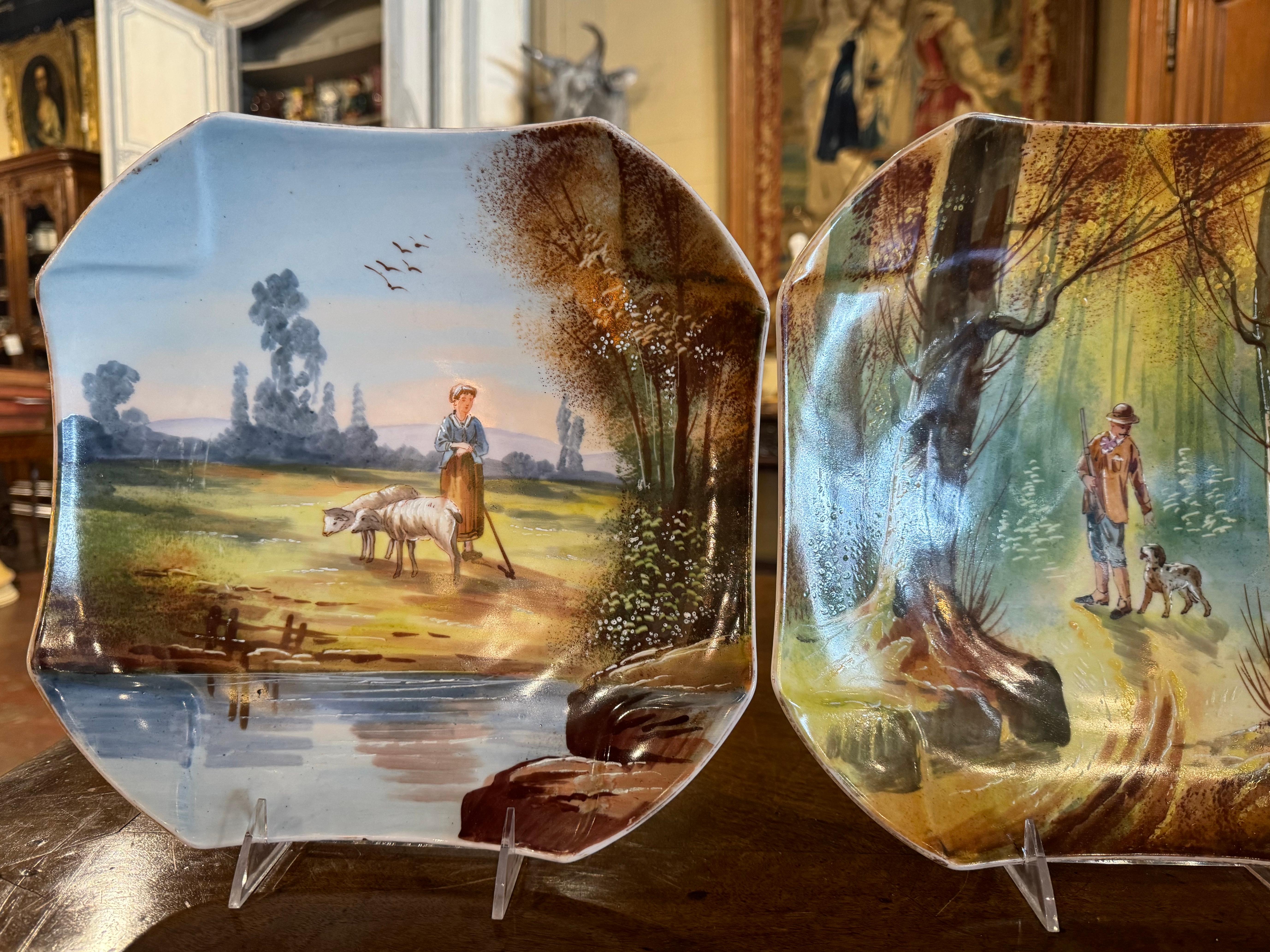 Français Plateaux muraux français du milieu du siècle en porcelaine peinte de Limoges, lot de 3 en vente