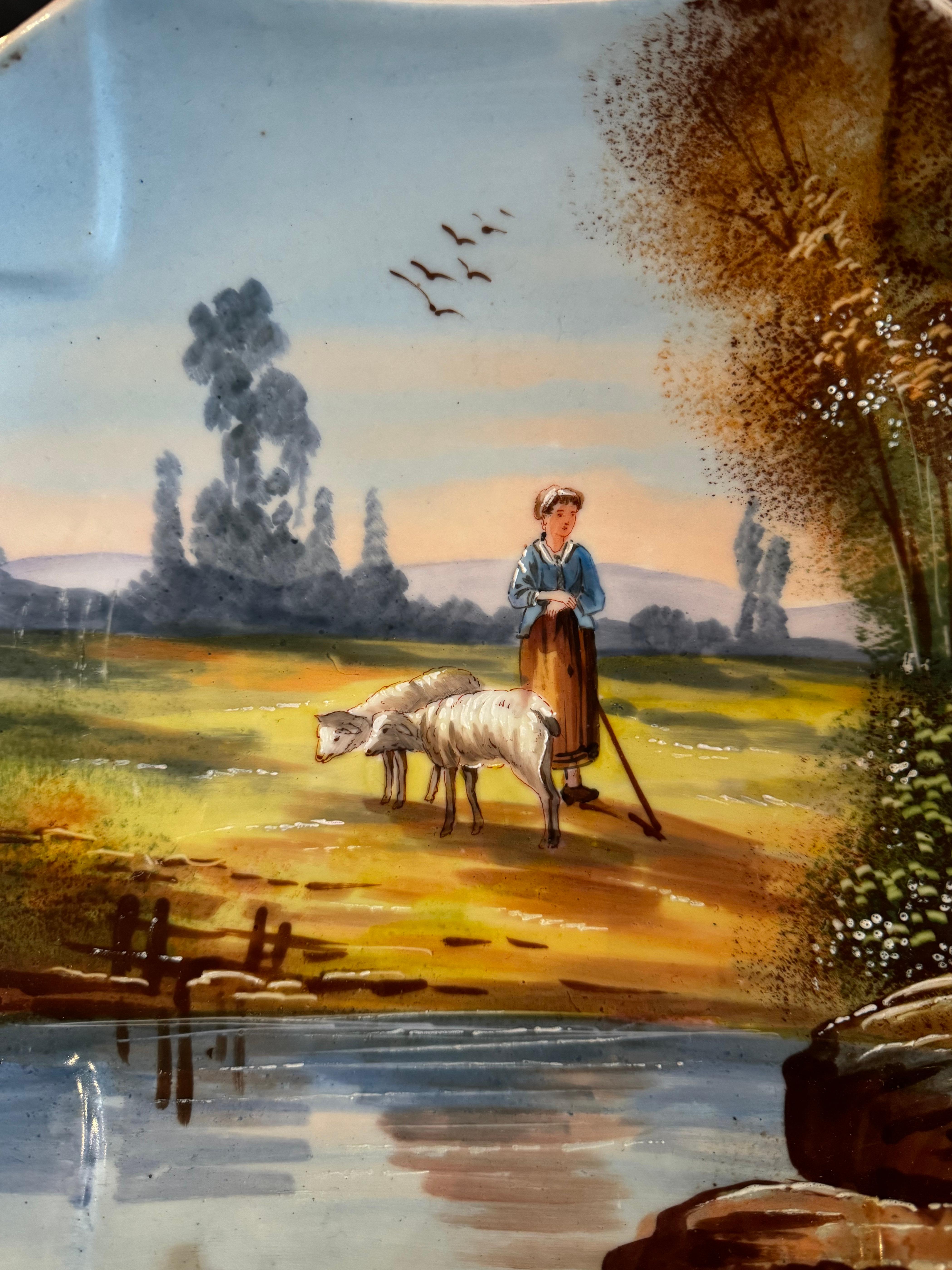 20ième siècle Plateaux muraux français du milieu du siècle en porcelaine peinte de Limoges, lot de 3 en vente