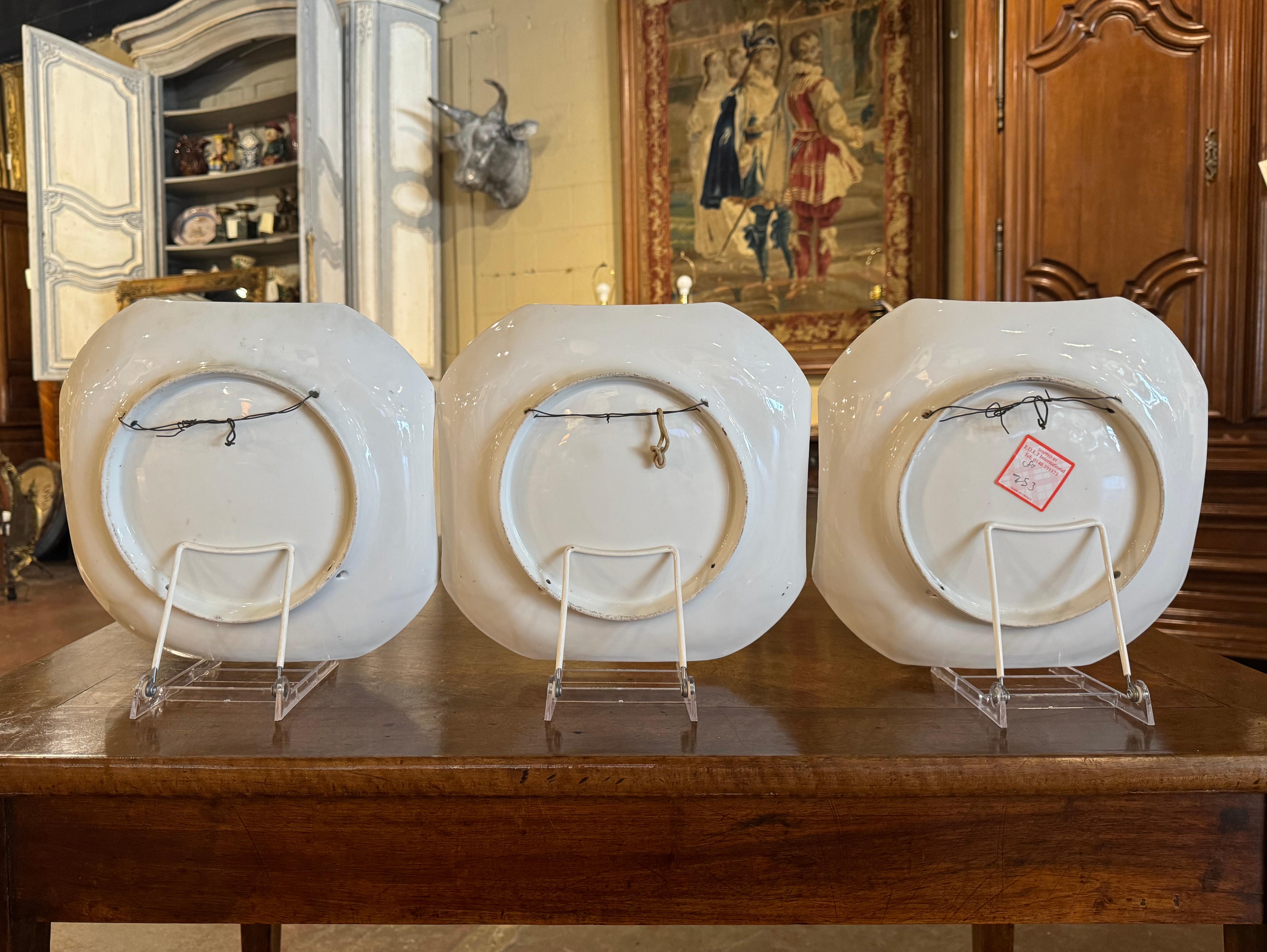 Plateaux muraux français du milieu du siècle en porcelaine peinte de Limoges, lot de 3 en vente 2