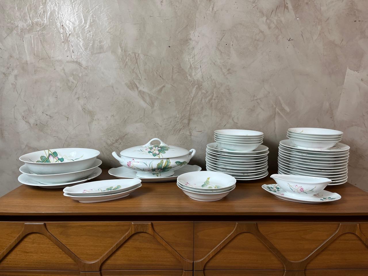 Mid-century French Limoges Porcelain Serving Pieces, 1950s In Good Condition For Sale In LEGNY, FR