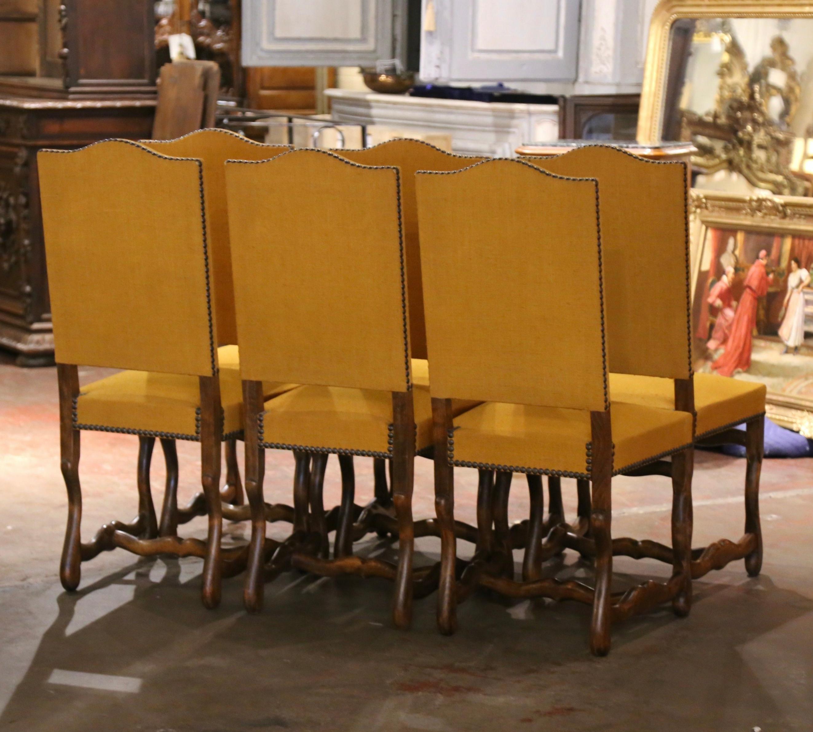 Ensemble de six chaises de salle à manger françaises Louis XIII du milieu du siècle sculptées en os de mouton en vente 3