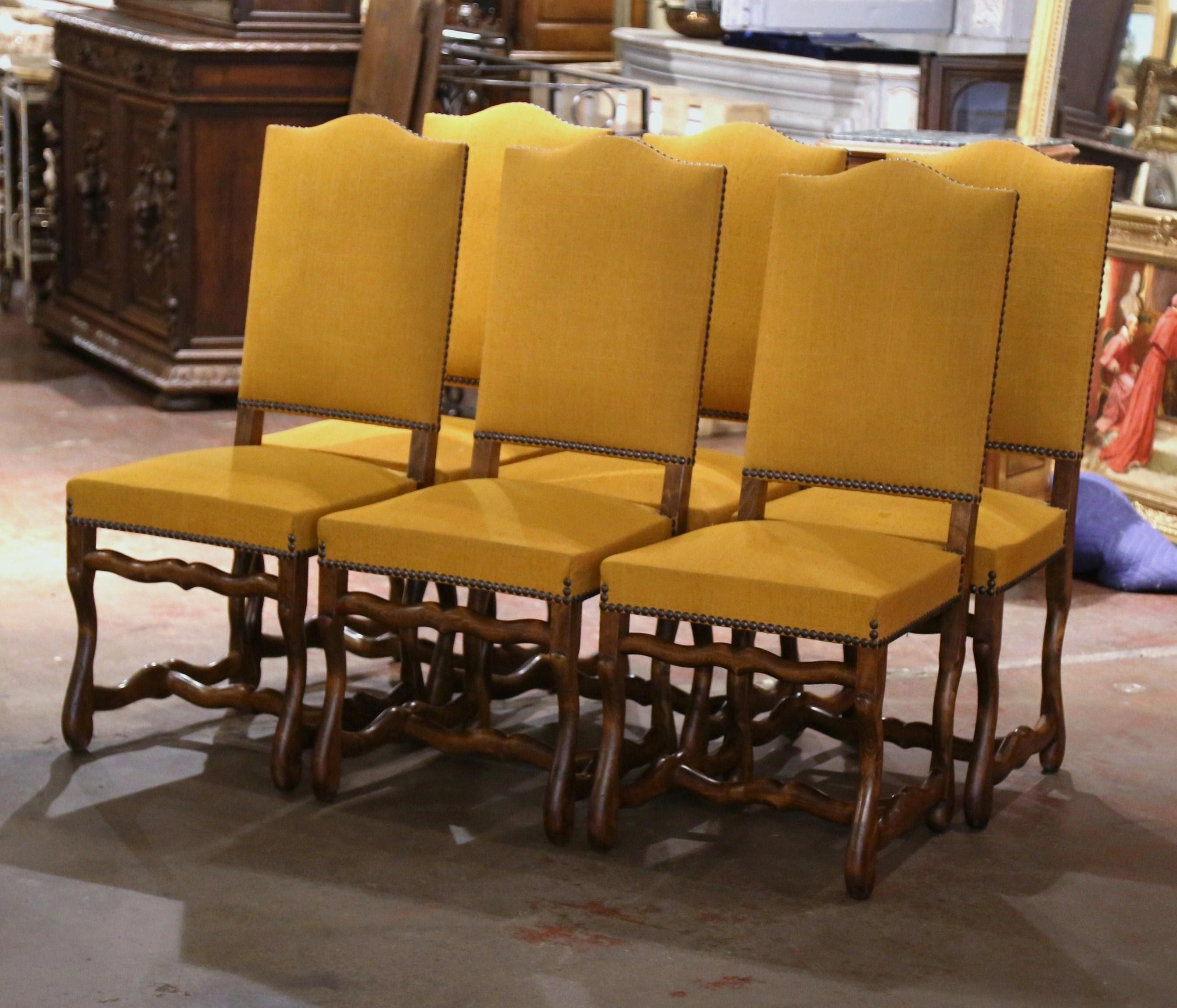 Ensemble de six chaises de salle à manger françaises Louis XIII du milieu du siècle sculptées en os de mouton Excellent état - En vente à Dallas, TX