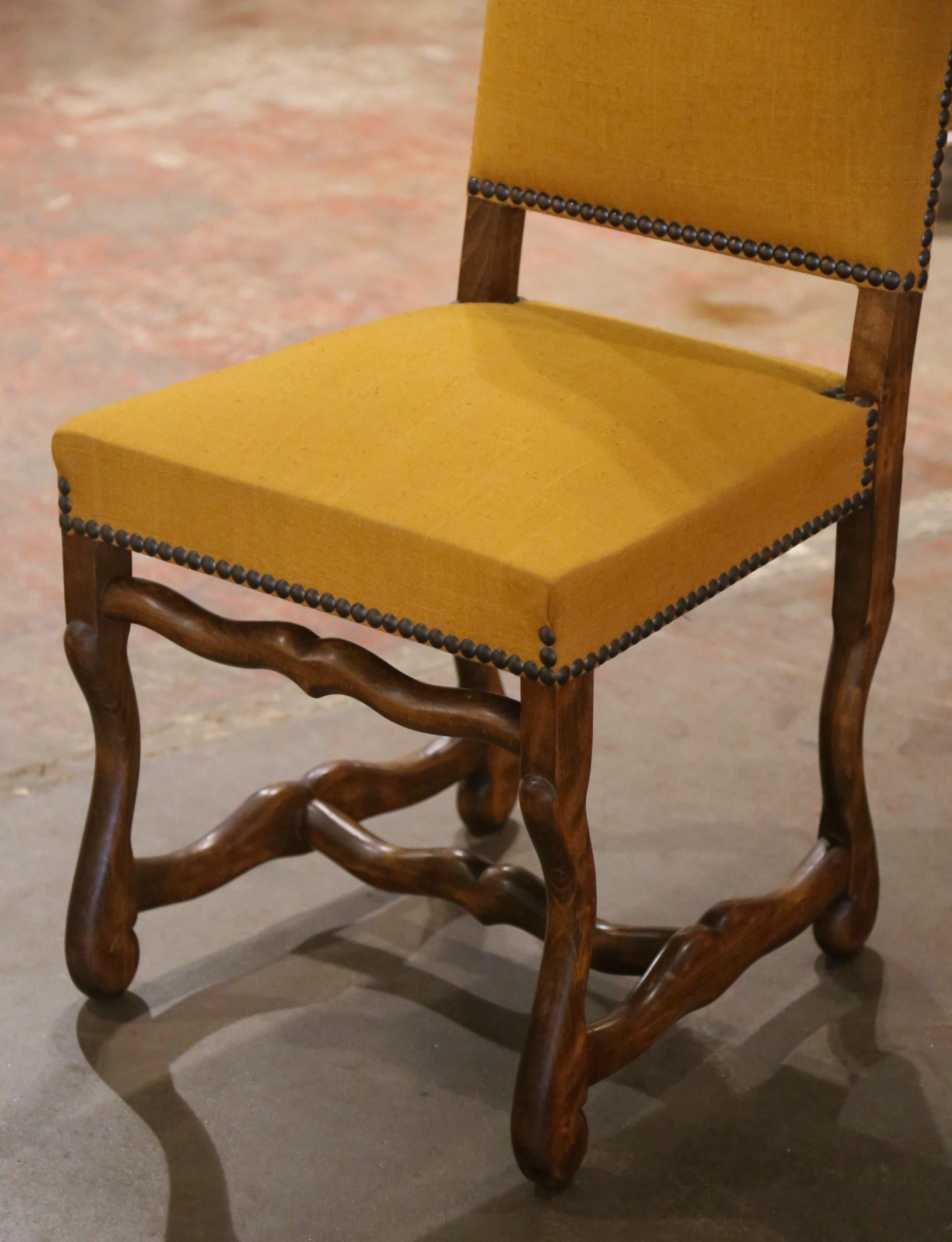 Ensemble de six chaises de salle à manger françaises Louis XIII du milieu du siècle sculptées en os de mouton en vente 2