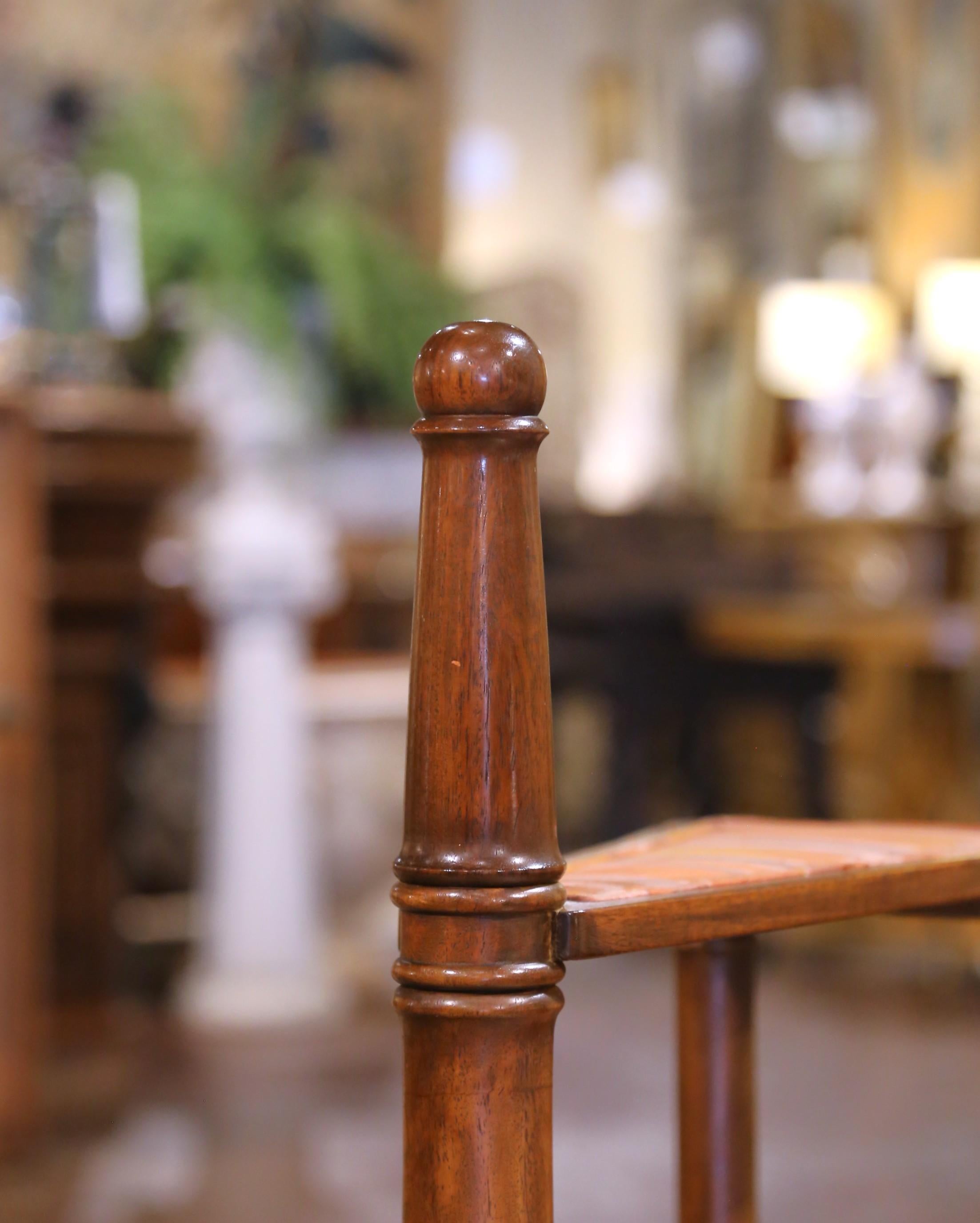 Mid-Century French Louis XIII Carved Walnut Spiral Library Four-Step Ladder In Excellent Condition For Sale In Dallas, TX