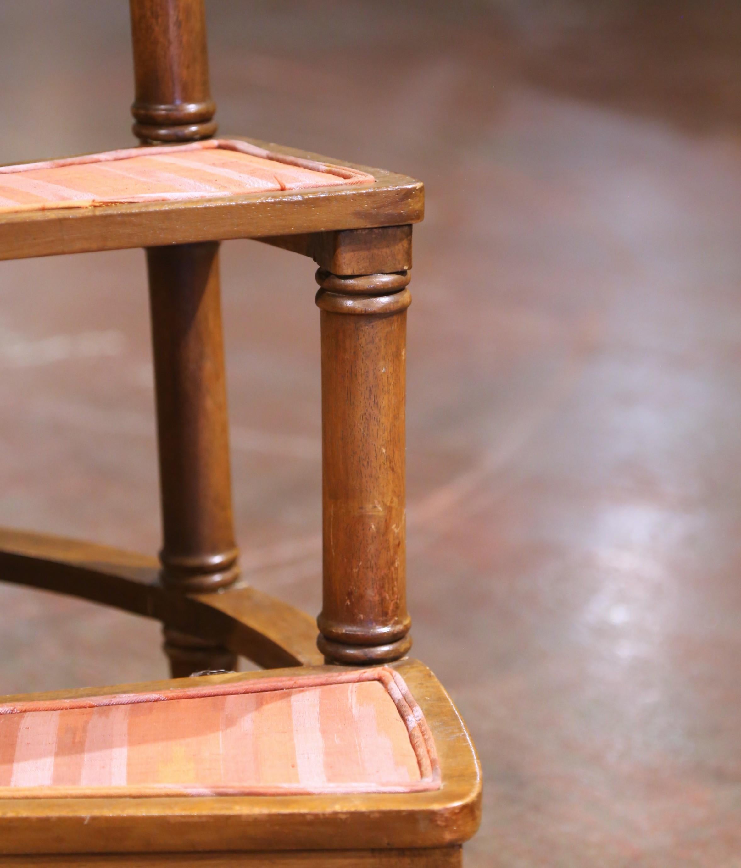 Mid-Century French Louis XIII Carved Walnut Spiral Library Four-Step Ladder For Sale 2