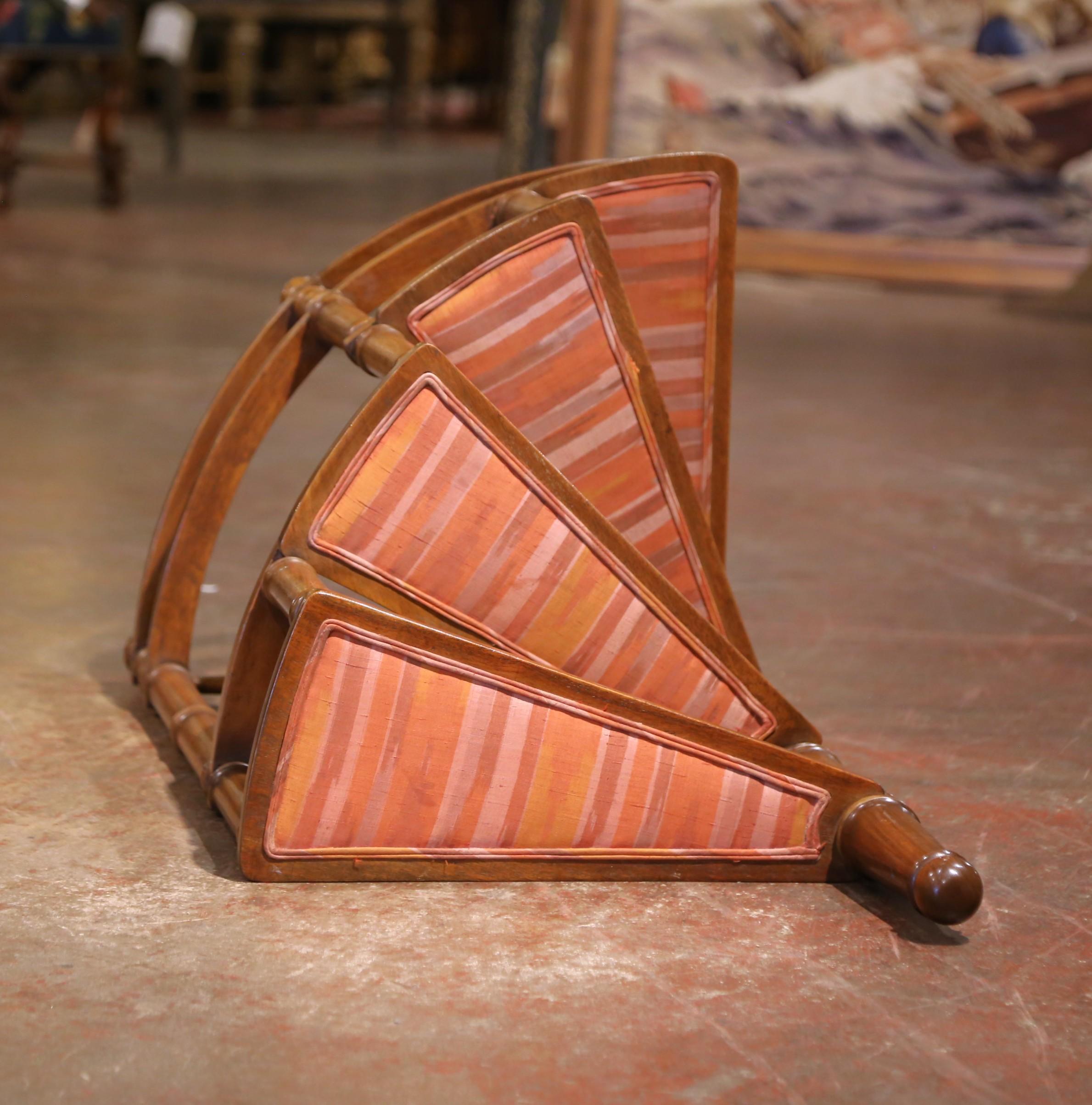 Mid-Century French Louis XIII Carved Walnut Spiral Library Four-Step Ladder For Sale 3