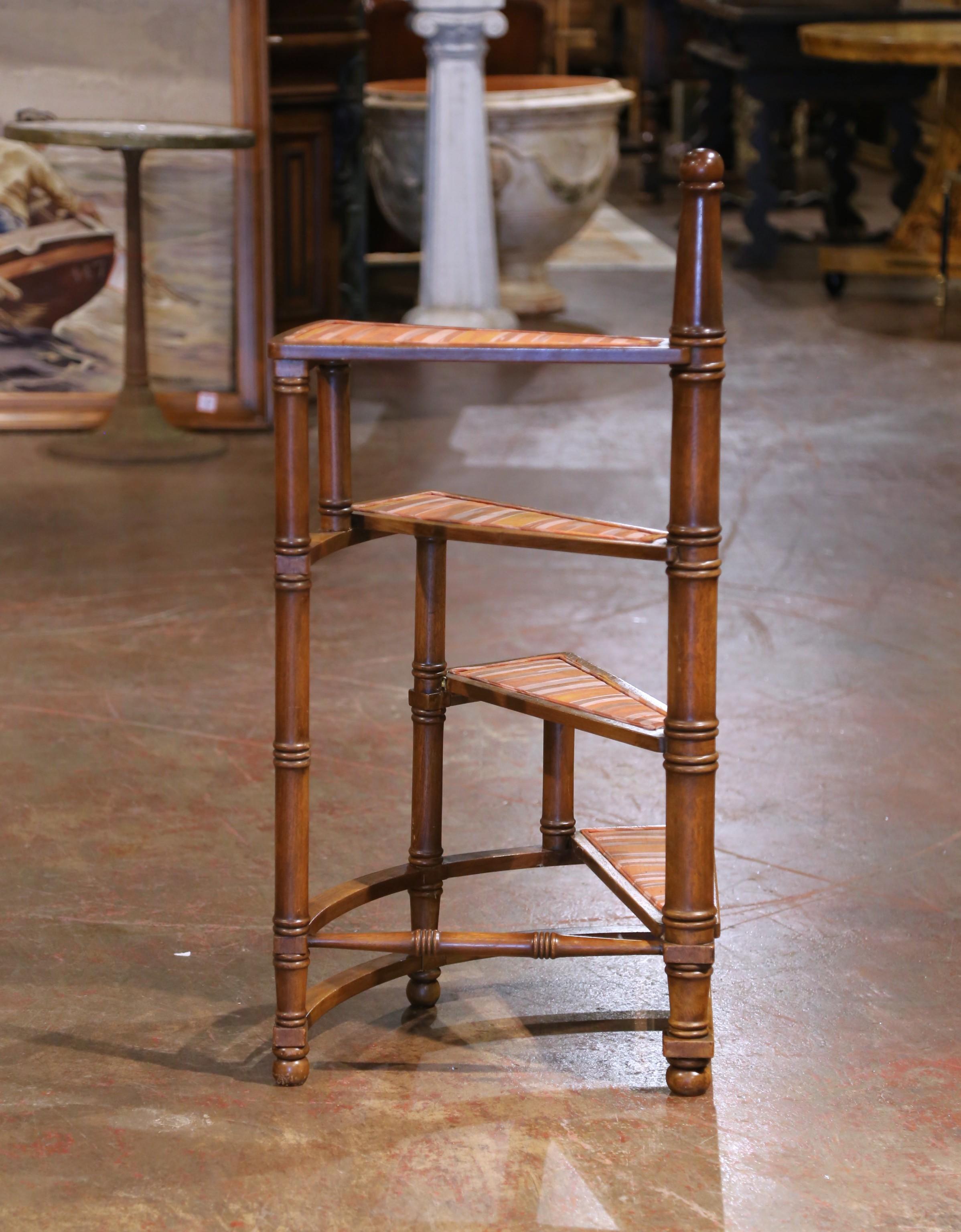 Mid-Century French Louis XIII Carved Walnut Spiral Library Four-Step Ladder For Sale 4