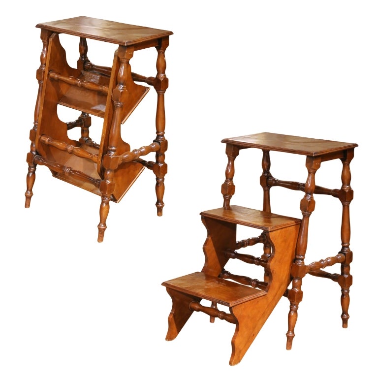 Gradini di biblioteca metamorfici in legno di noce in stile Luigi XIII della metà del secolo. in vendita