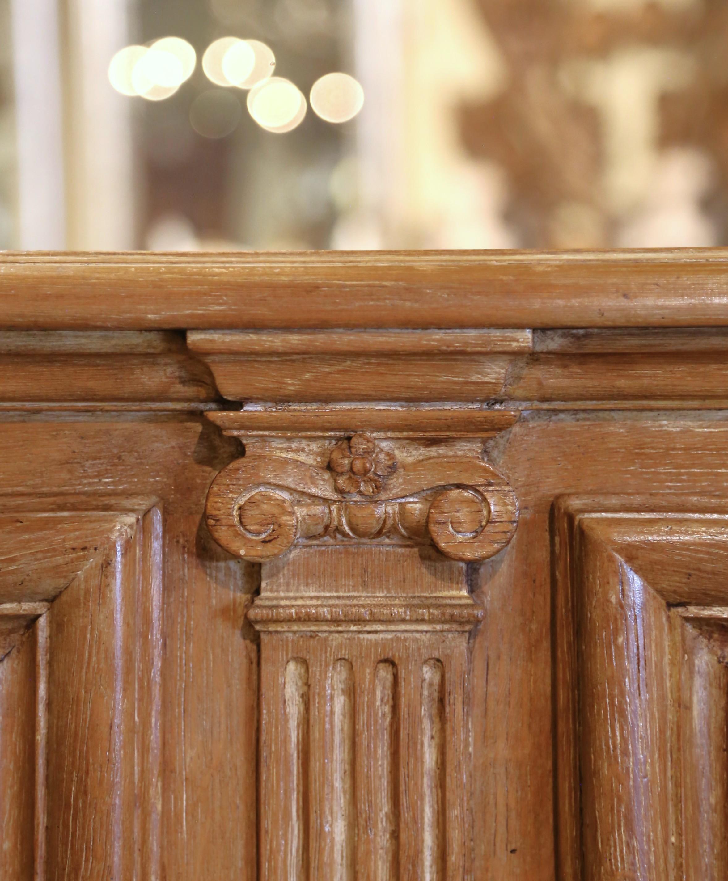 Buffet de Chasse di metà secolo in stile Luigi XIV in Oak Light con cassetti in vendita 2