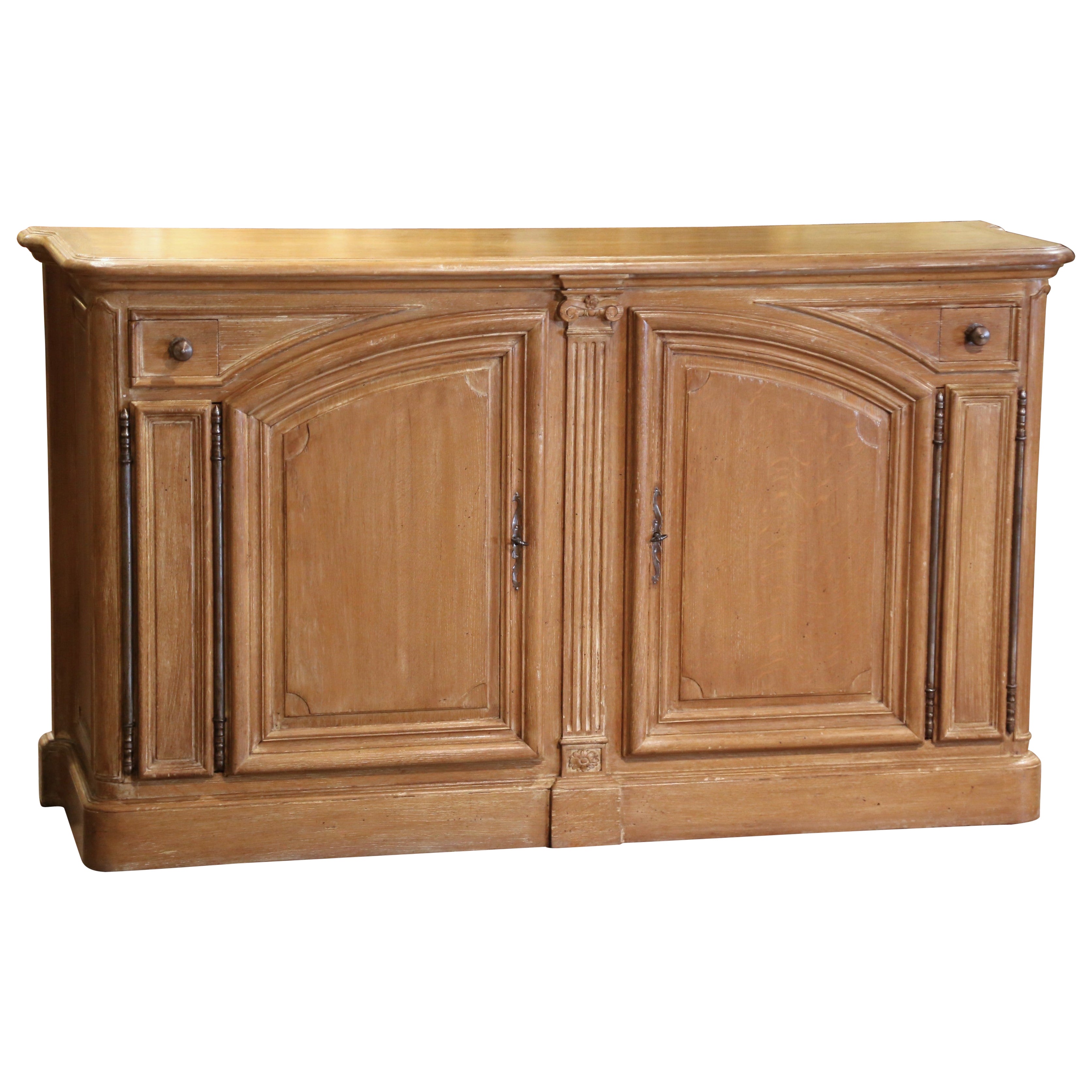 Buffet de Chasse di metà secolo in stile Luigi XIV in Oak Light con cassetti in vendita