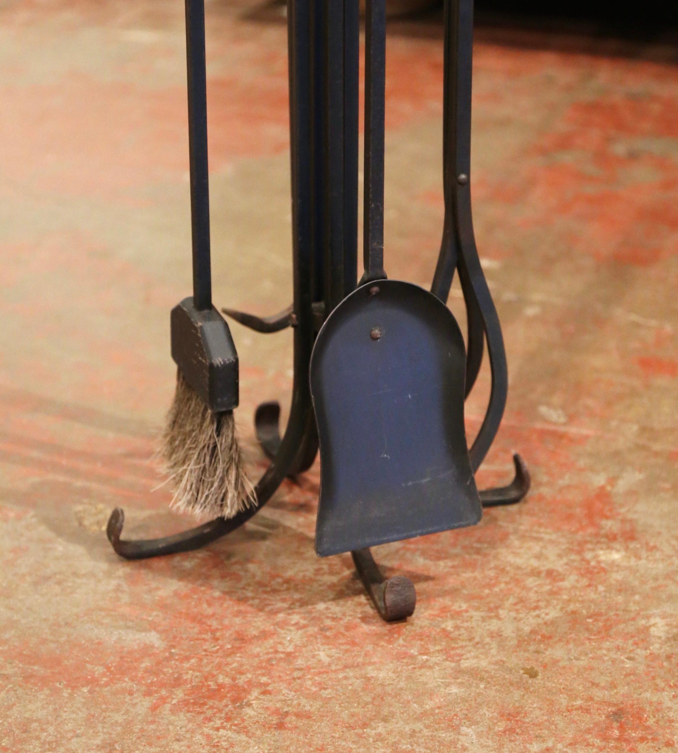 Mid-Century French Louis XIV Wrought Iron Fireplace Tool Set on Stand In Excellent Condition In Dallas, TX