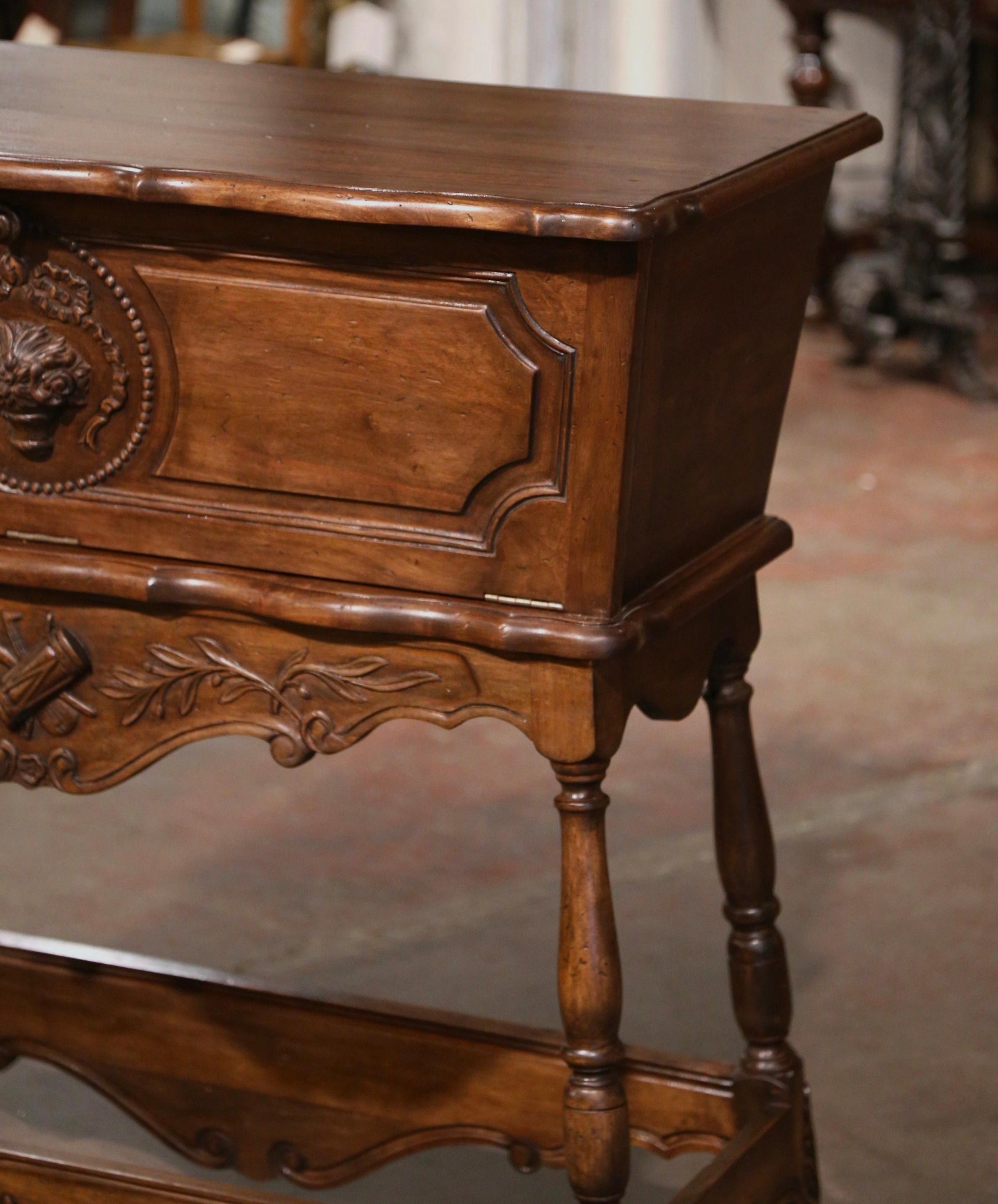 Mid-Century French Louis XV Carved Walnut Petrin Dough Box from Provence In Excellent Condition For Sale In Dallas, TX