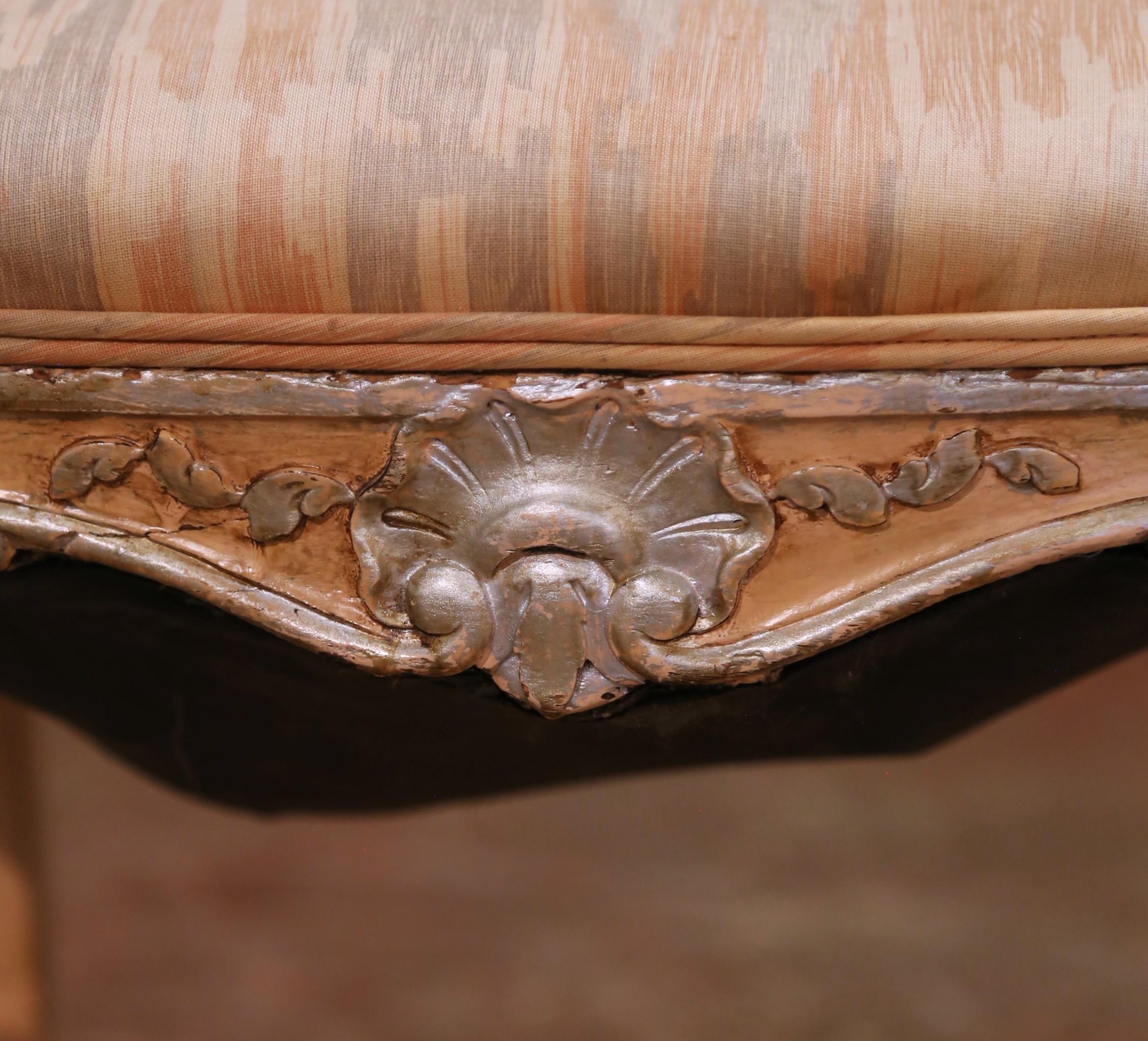 Französischer Louis XV-Hocker mit geschnitzten Muscheln und Bahre aus der Jahrhundertmitte (Louis XV.) im Angebot