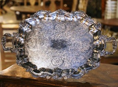 Versilbertes französisches Louis-XV-Tablett aus der Mitte des Jahrhunderts mit verschnörkelten Schnörkeln und Gravuren