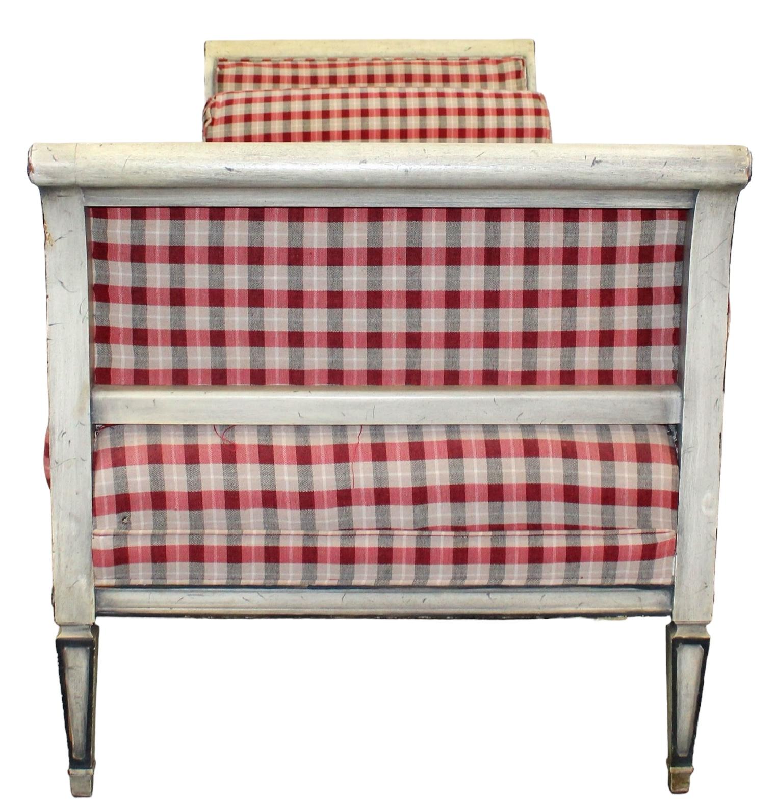 Mid-Century French Louis XVI Style Painted Daybed Or Bench In Red Check In Good Condition In Kennesaw, GA