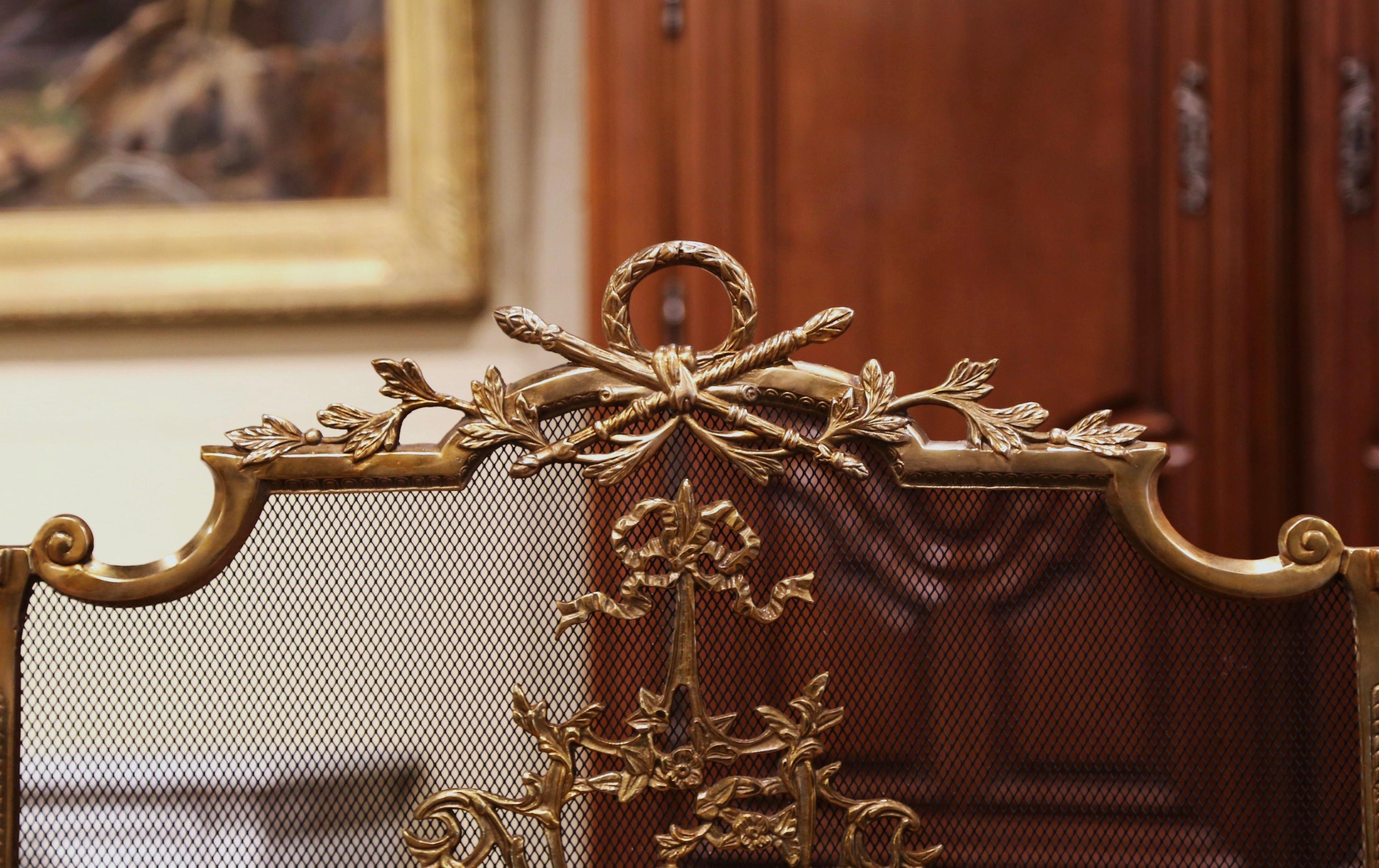 Midcentury French Louis XVI Gilt Brass Fireplace Screen with Bird Decor In Excellent Condition In Dallas, TX