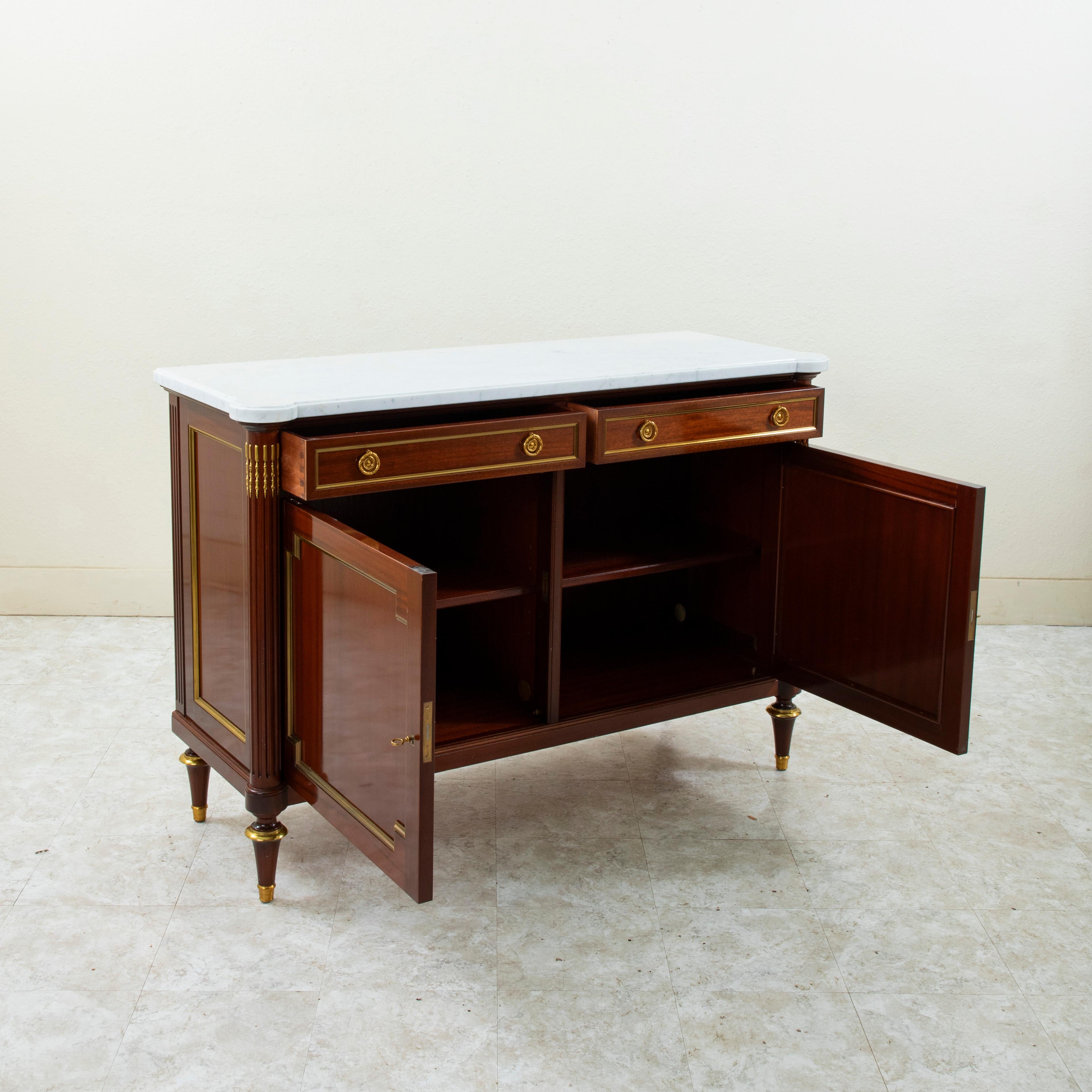 Aparador francés de mediados de siglo, estilo Luis XVI, de Maurice Hirsch para Maison Jansen siglo XX en venta
