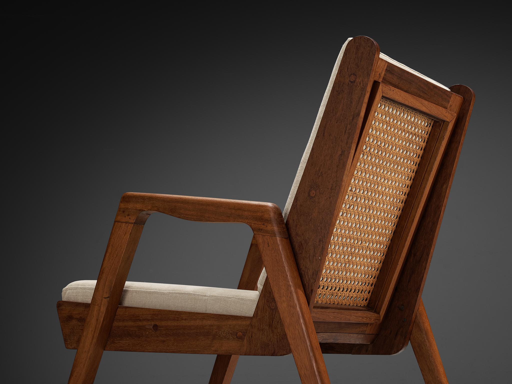 Sillas de salón francesas de mediados de siglo en madera y ratán Moderno de mediados de siglo en venta
