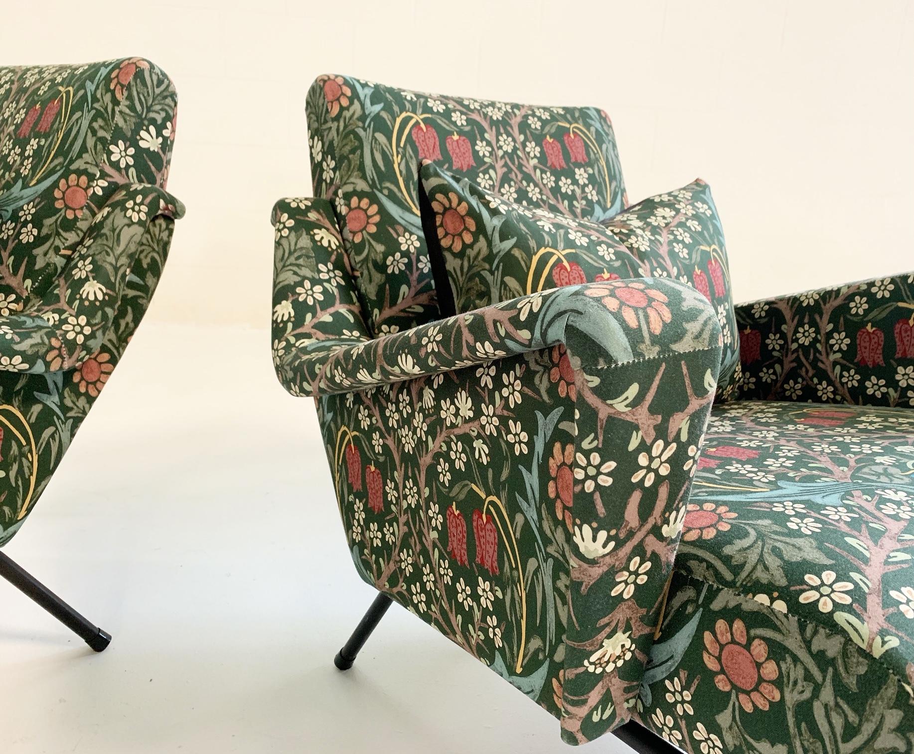 Midcentury French Lounge Chairs in William Morris Blackthorn, Pair In Excellent Condition In SAINT LOUIS, MO