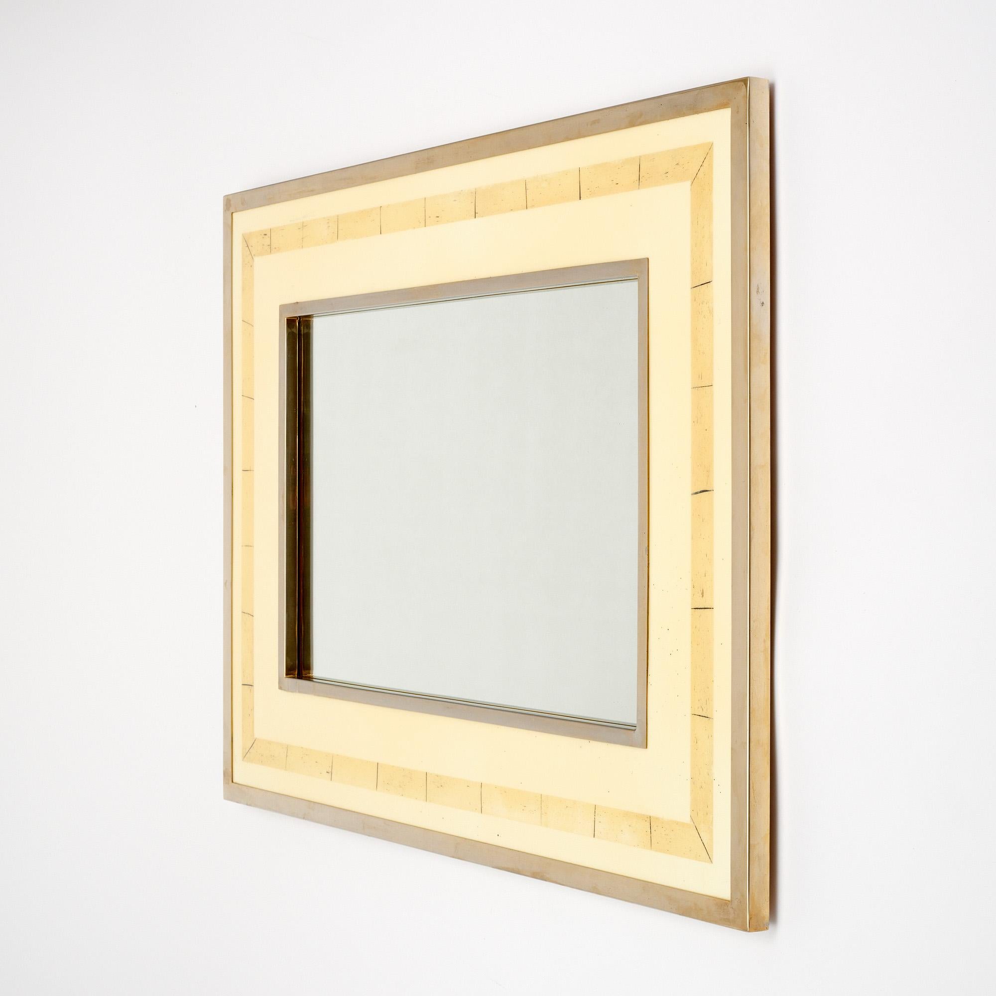 Moderno Specchio francese di metà secolo in lucite e cromo in vendita