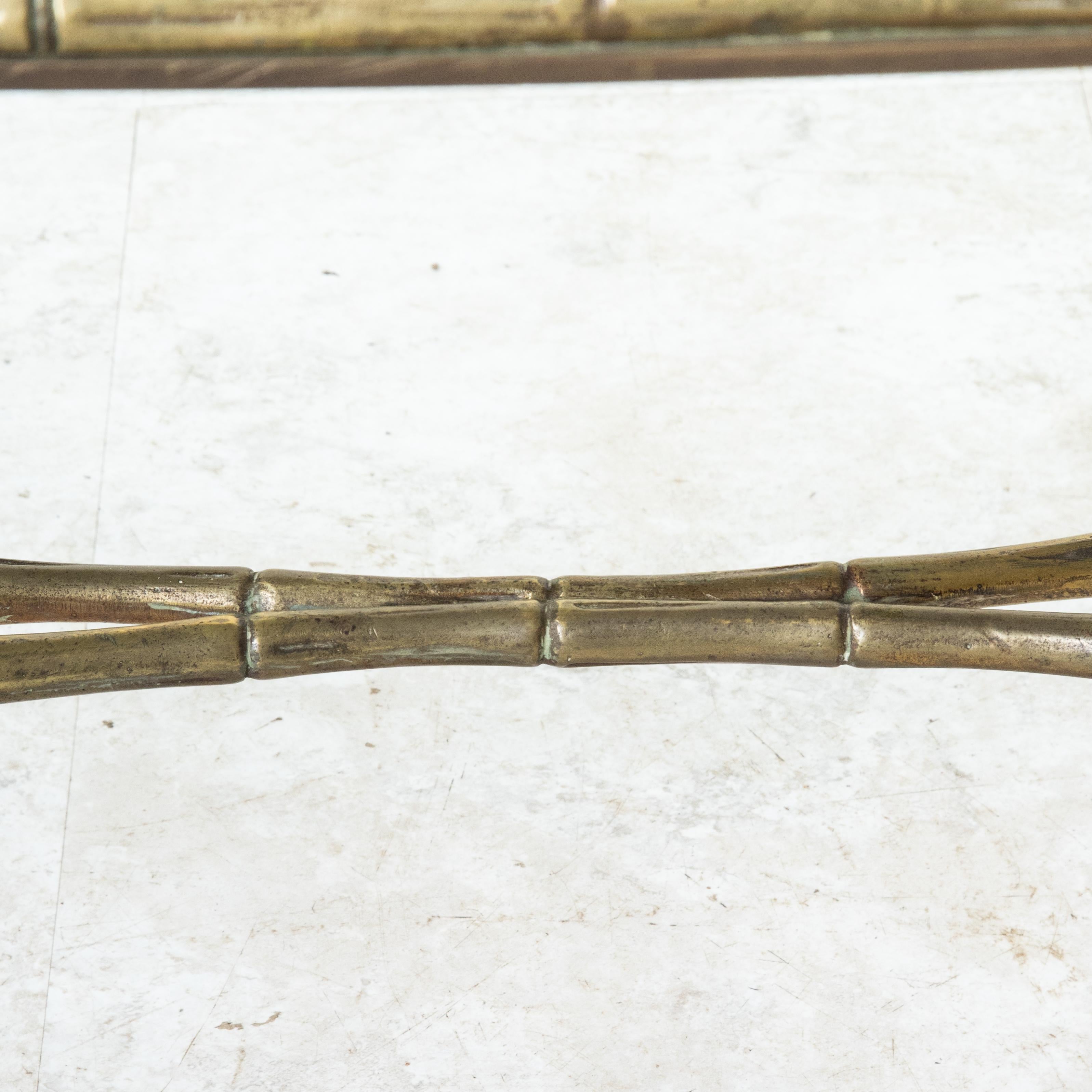 Tavolino da caffè francese di metà secolo della Maison Bagues in bronzo con piano in marmo nero in vendita 3