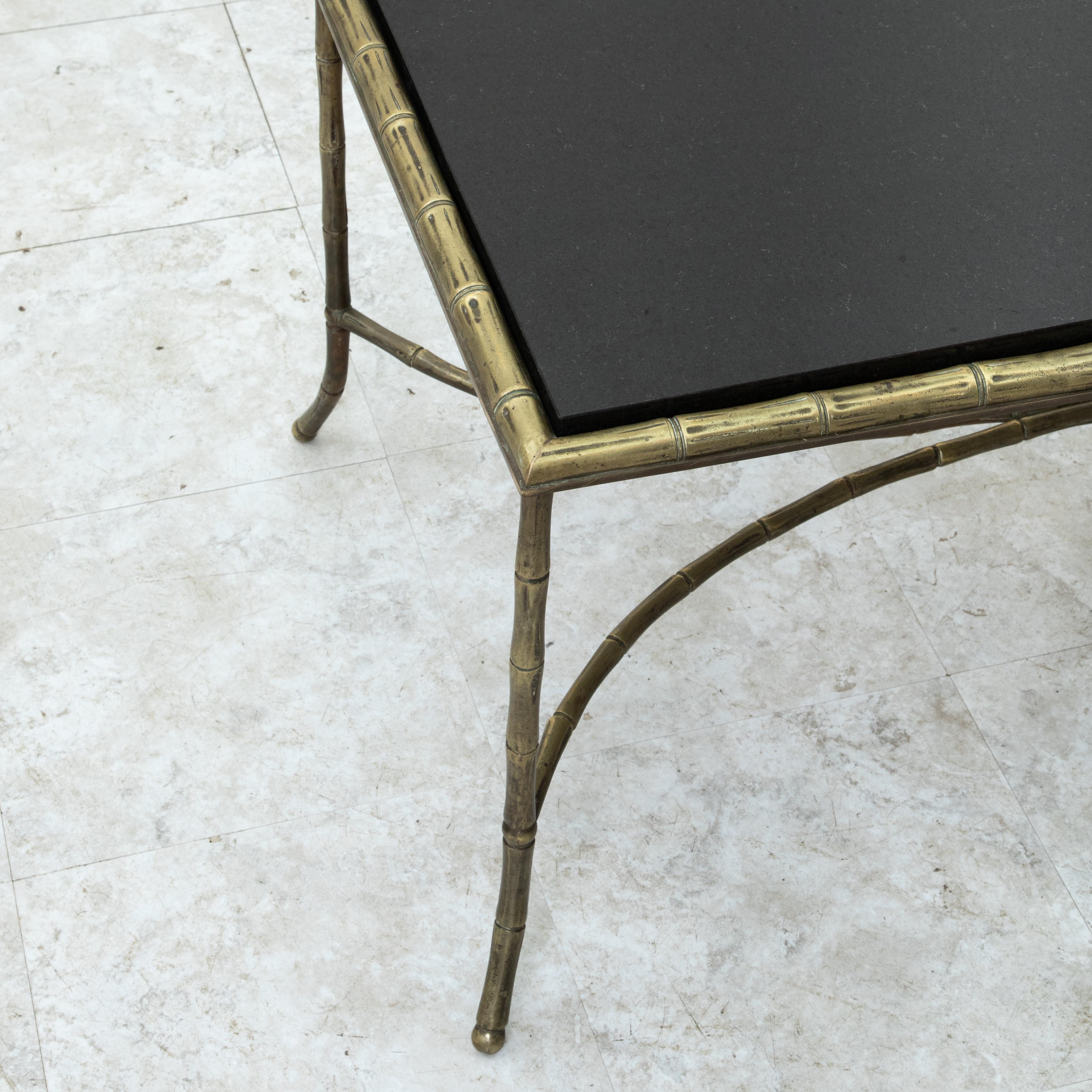 Bronzo Tavolino da caffè francese di metà secolo della Maison Bagues in bronzo con piano in marmo nero in vendita