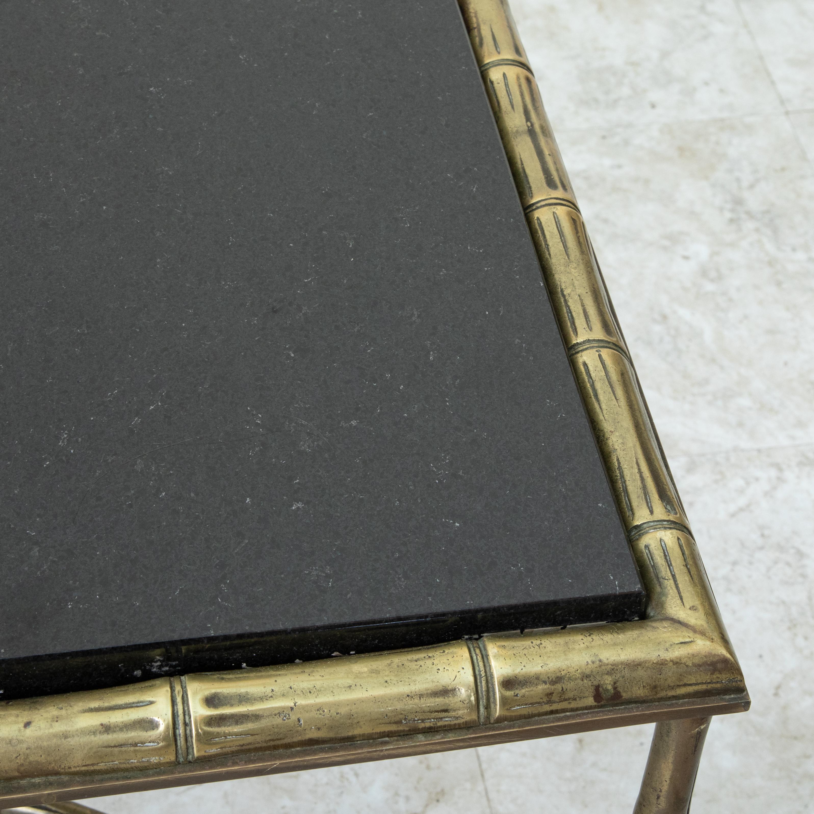 Tavolino da caffè francese di metà secolo della Maison Bagues in bronzo con piano in marmo nero in vendita 1