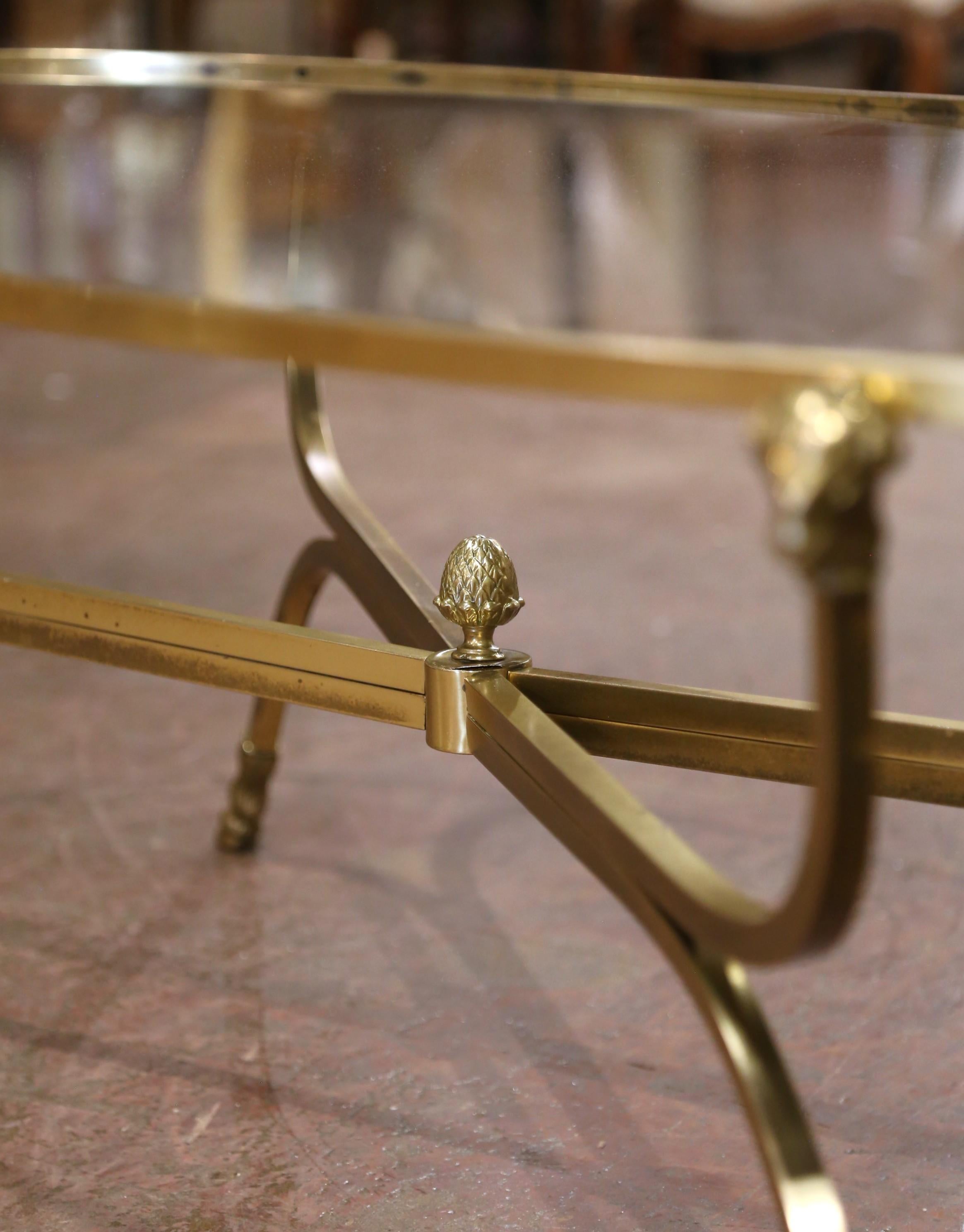 Mid-Century French Maison Jansen Gilt Bronze Oval Coffee Table with Glass Top (Handgefertigt)