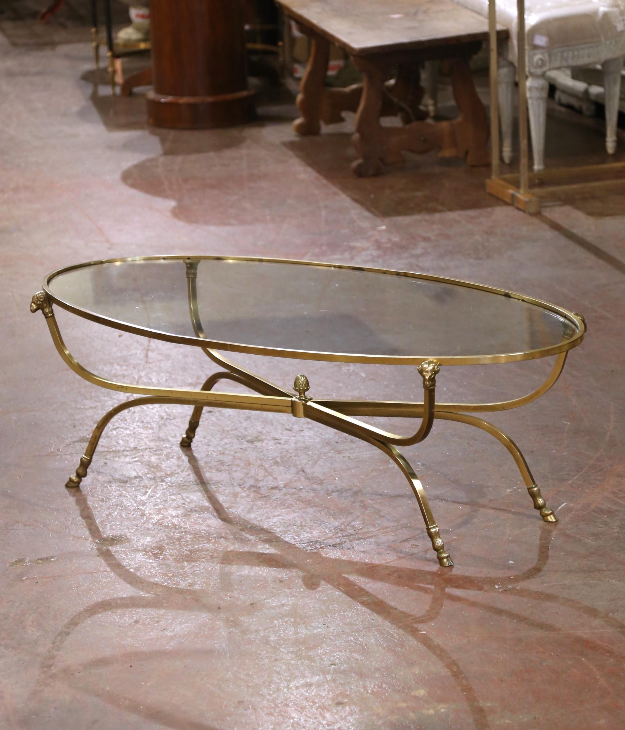 Mid-Century French Maison Jansen Gilt Bronze Oval Coffee Table with Glass Top im Zustand „Hervorragend“ in Dallas, TX