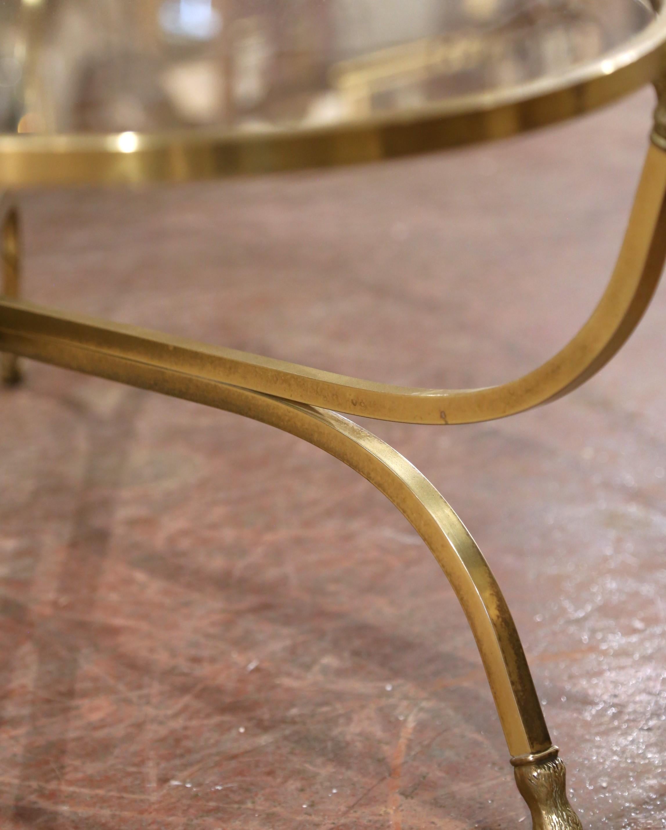 Mid-Century French Maison Jansen Gilt Bronze Oval Coffee Table with Glass Top (20. Jahrhundert)