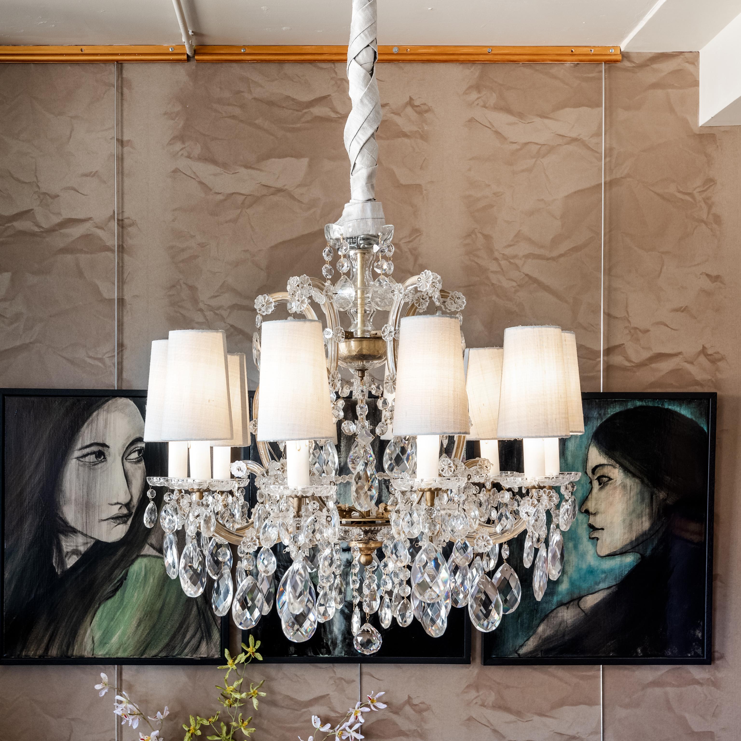 Mid-century French Marie Therese Baccarat tyle 10 Light Crystal Chandelier, 1950's
Beautiful French Marie Therese ten light crystal chandelier. These stunning one-tier chandelier of crystal, cut-crystal and gilt metal featuring ten arms are