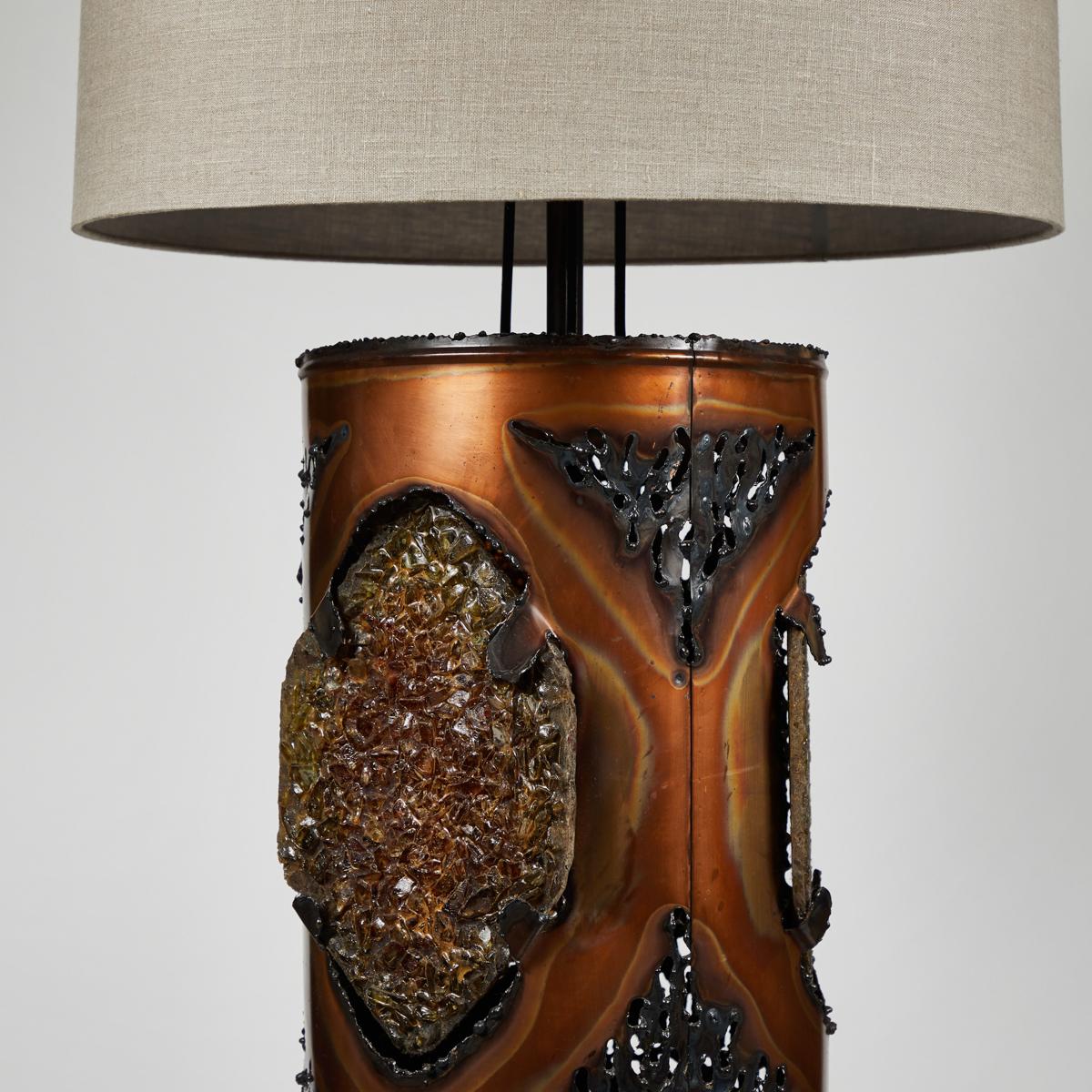 French mid-century copper tole floor lamp with irregular geode-like panels, columnar base, and custom cream linen drum shade. The piece has a strong yet warm presence, and a uniquely mineral quality. 

France, circa 1950

Dimensions: 22W x 22D x 58H