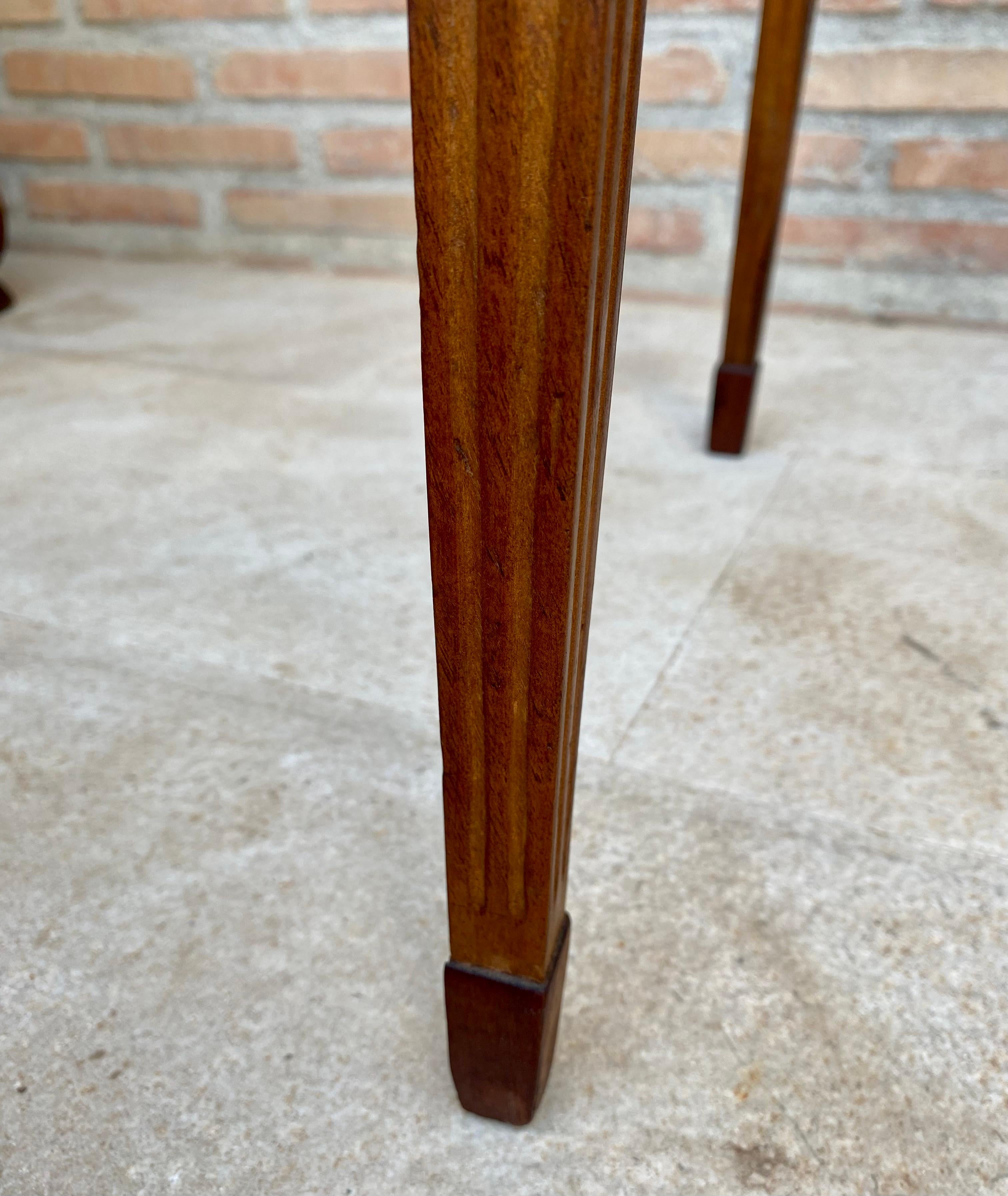 Mid-Century French Modernist Triangular Wooden Side Table with Marquetry, 1950s For Sale 2