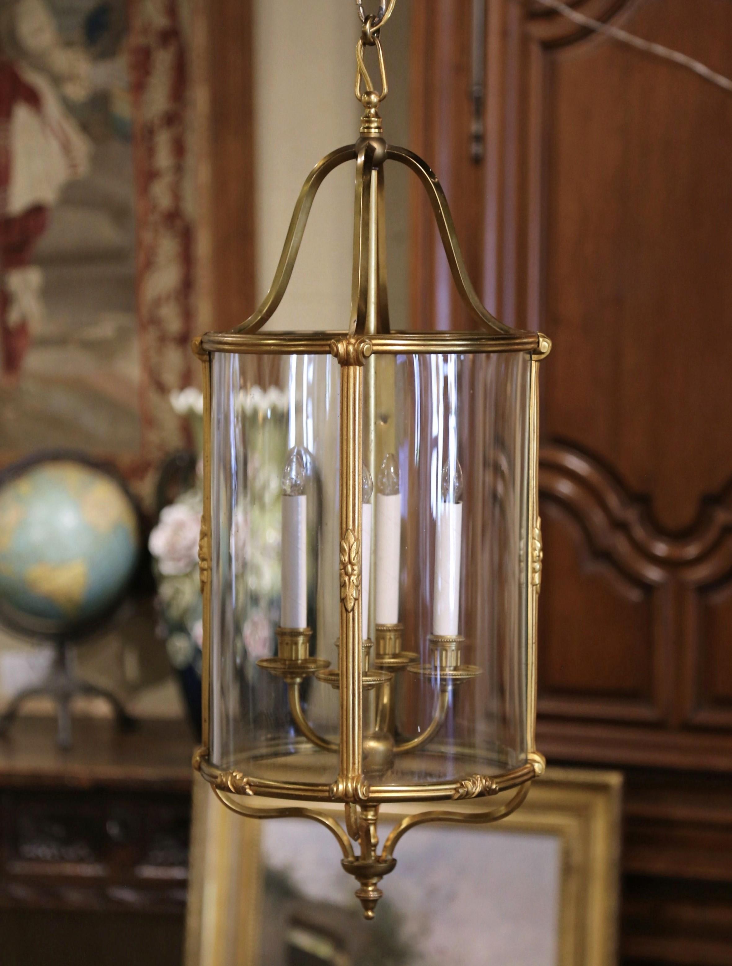 Fait main  Lanterne de plafond Napoléon III du milieu du siècle en bronze et verre à quatre lumières  en vente