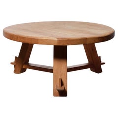 Mid Century French Oak Rustic Brutalist Round Tripod Coffee Table, 1960er Jahre